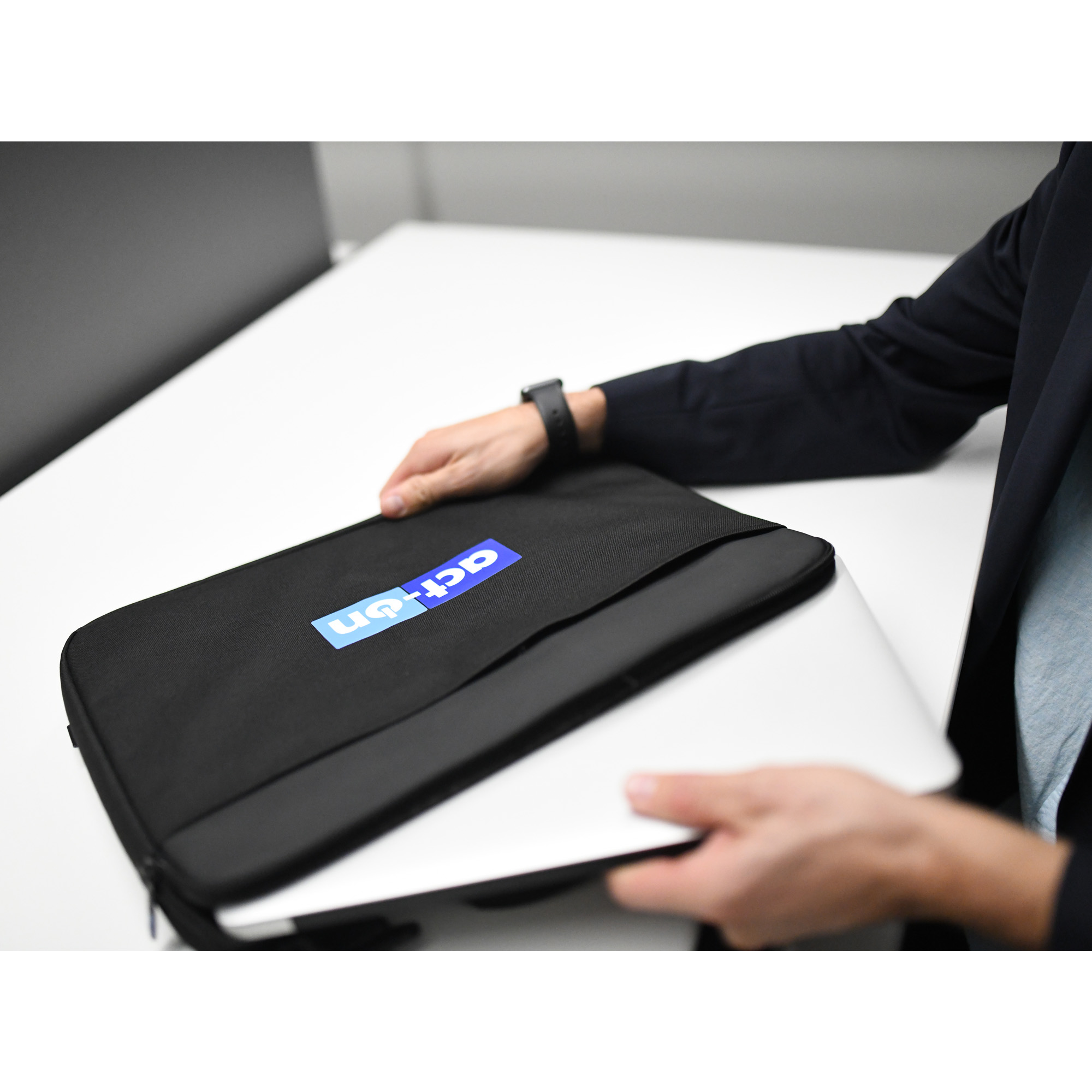 Picture of Midtown Slim Laptop Portfolio - Black