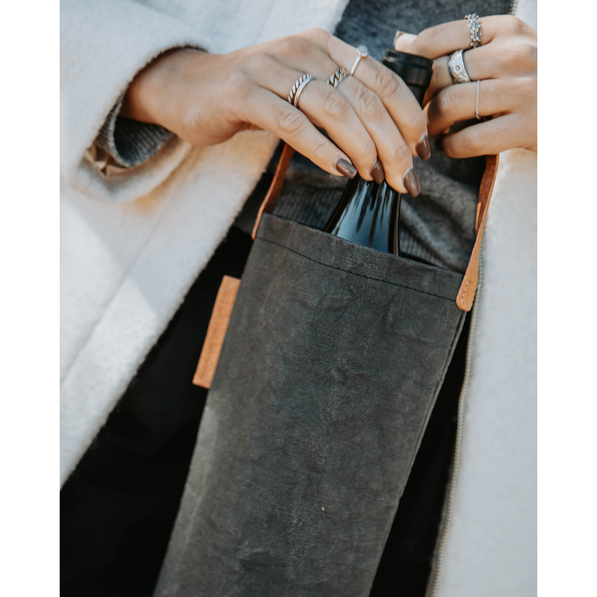 Picture of Out of the Woods Connoisseur Wine Tote - Ebony