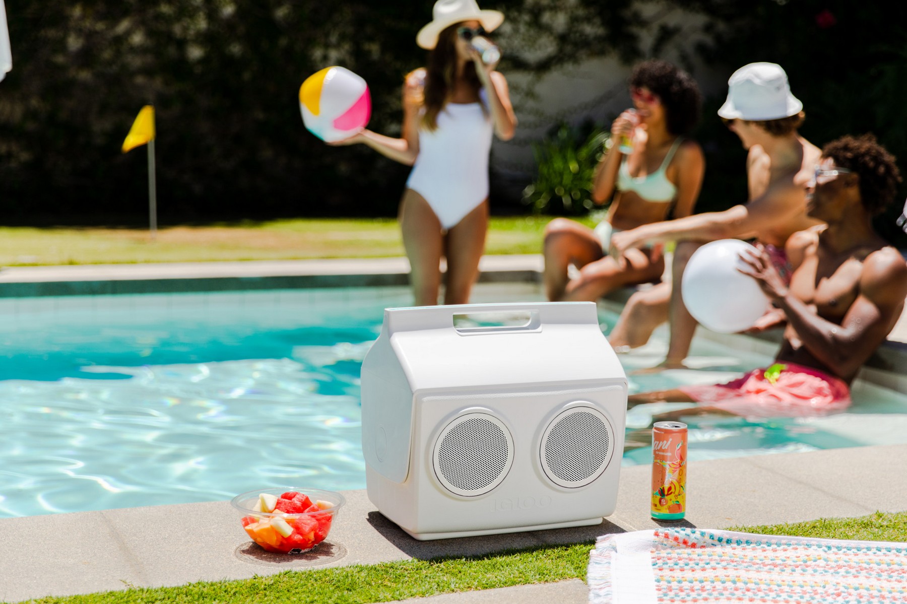 Picture of Igloo Kooltunes 14 Qt Cooler - White