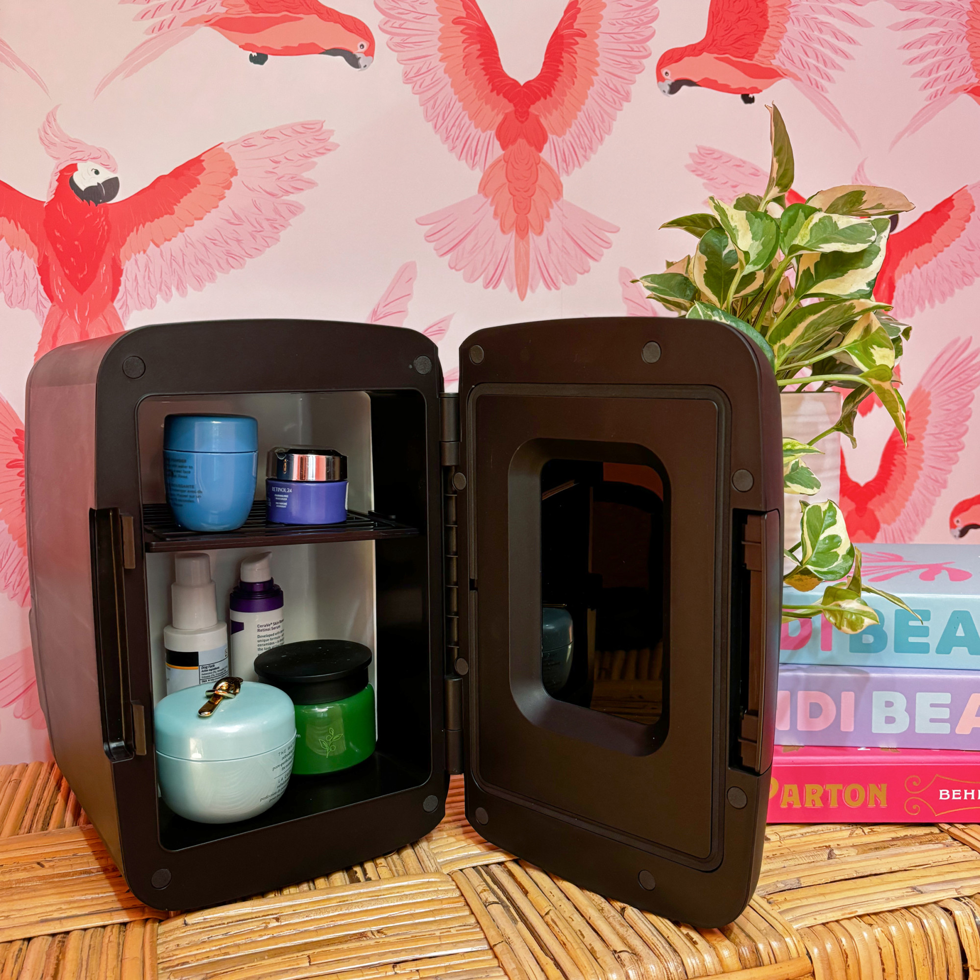 Picture of iLive Culinair 4 Liter Mini Cooler/Fridge - Black