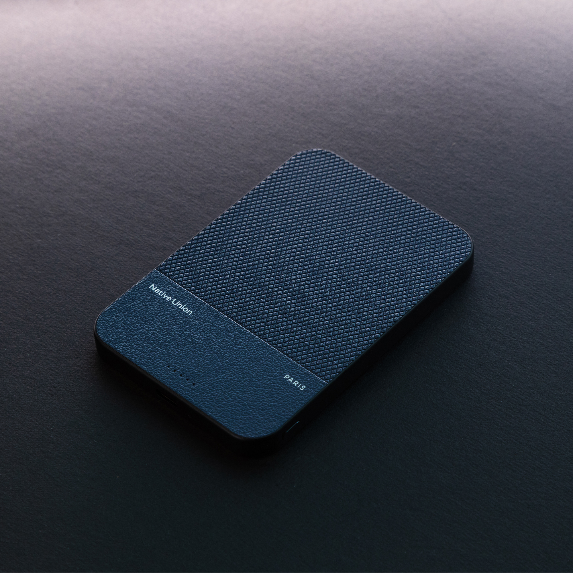 Picture of Native Union (RE)Classic Magnetic Power Bank 5000mAh - Navy