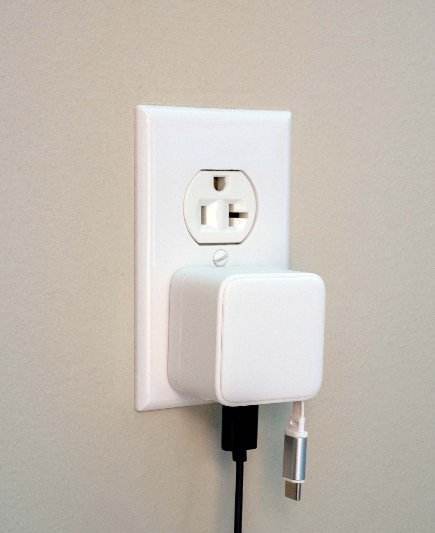 Picture of ETL Listed 20W Wall Charger with Retractable Cable