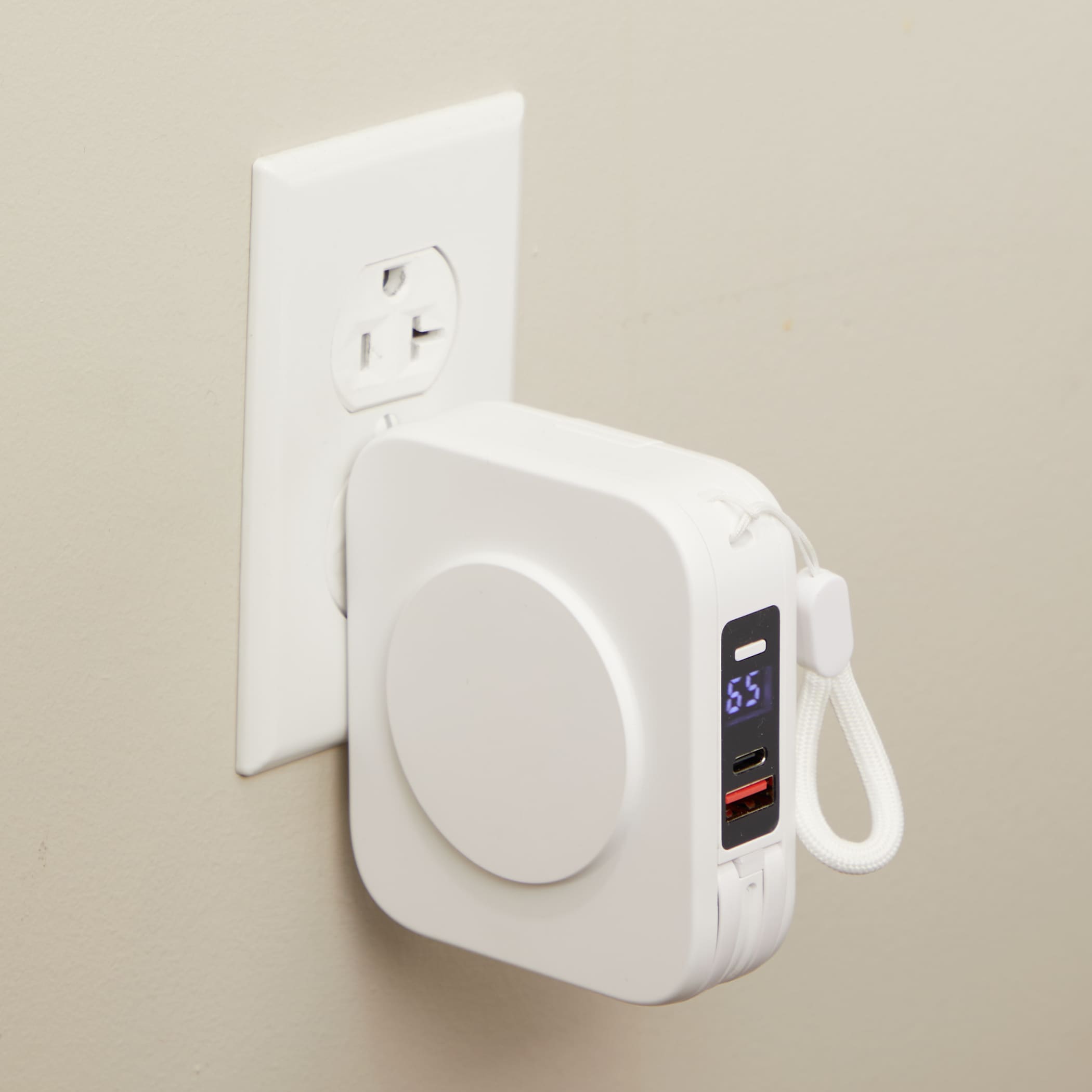 Picture of UL Listed 10000 mAh MagClick™ Power Bank with Plug