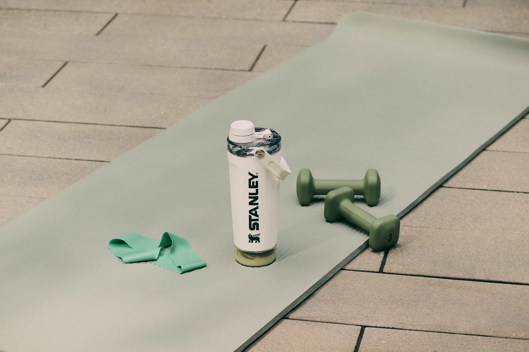 Picture of Stanley Activate Shaker Bottle 20oz