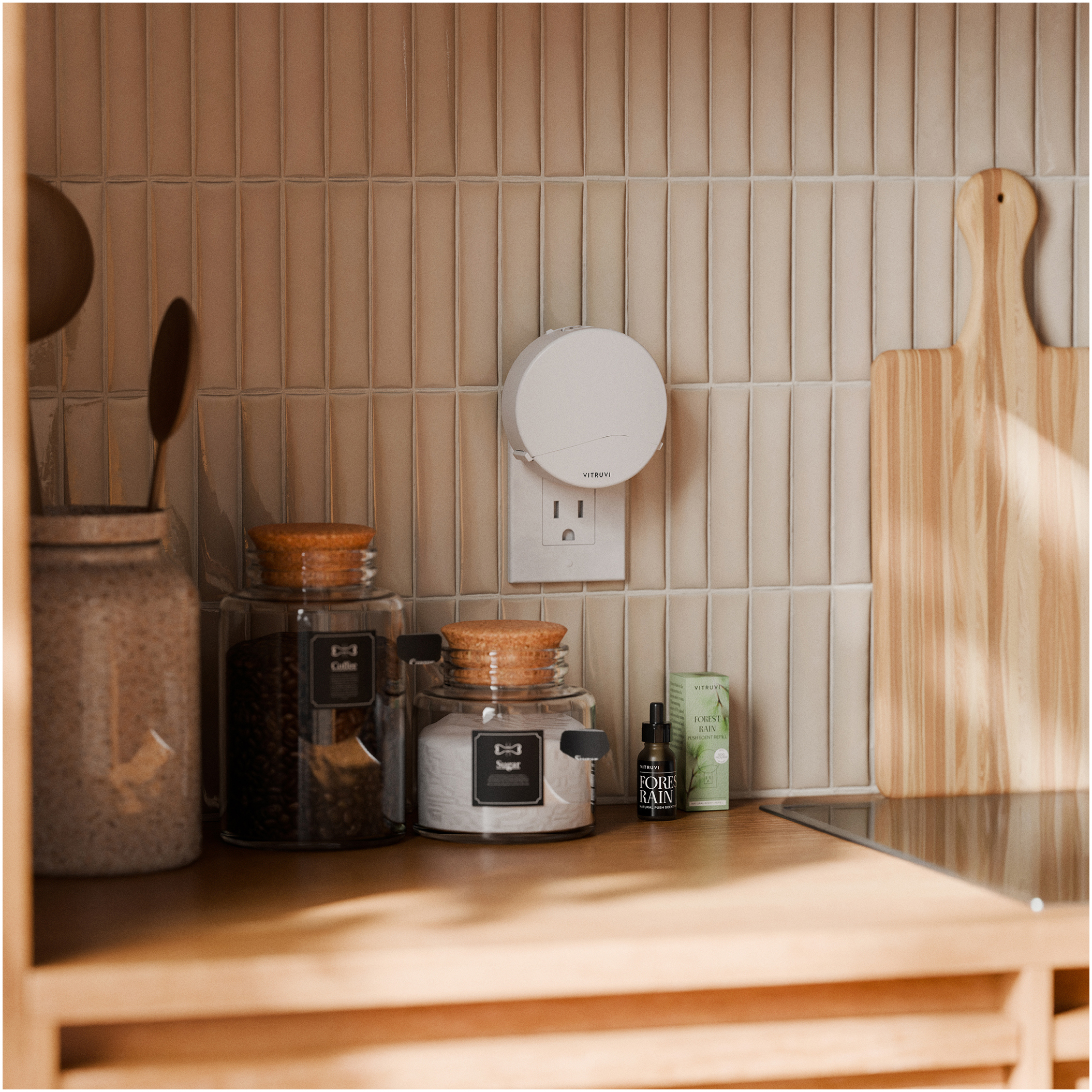 Picture of Vitruvi Plug-In Wall Diffuser + 1 Oil Bundle