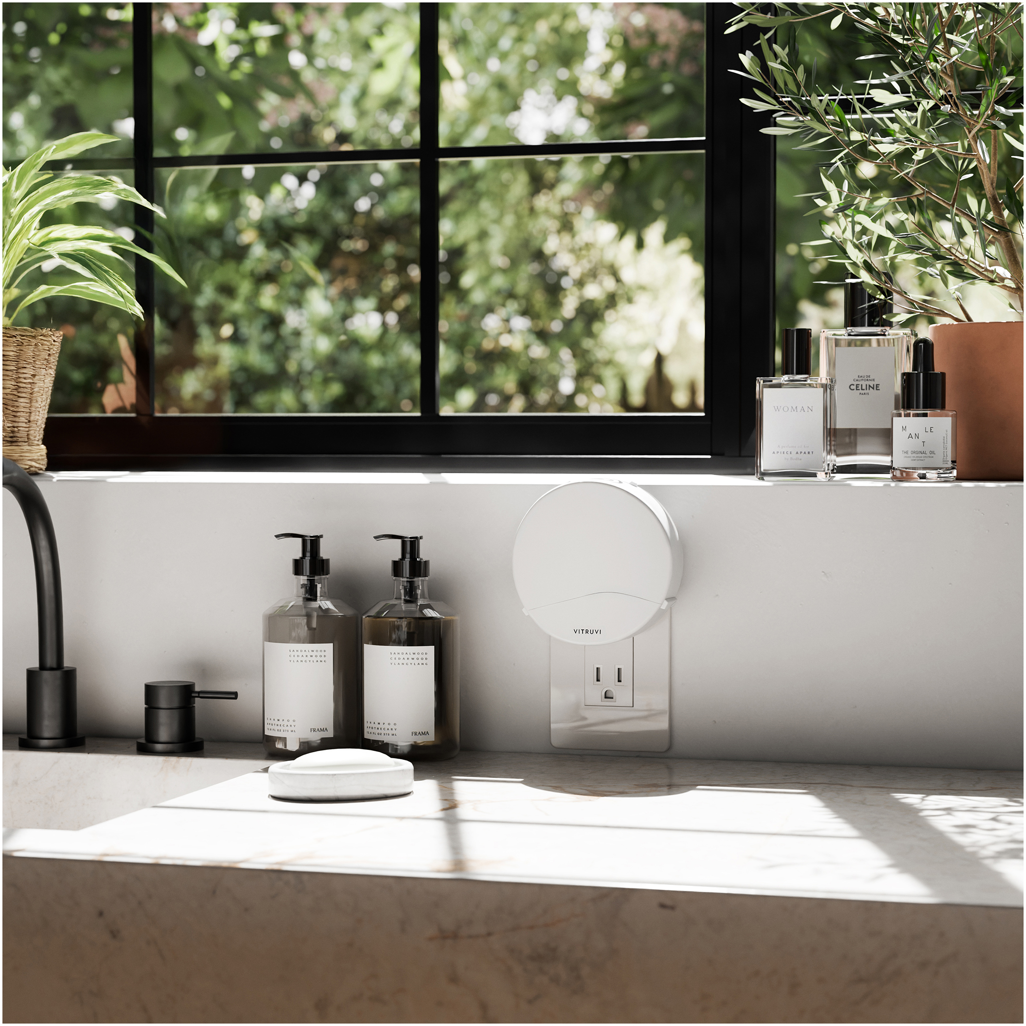 Picture of Vitruvi Plug-In Wall Diffuser + 1 Oil Bundle