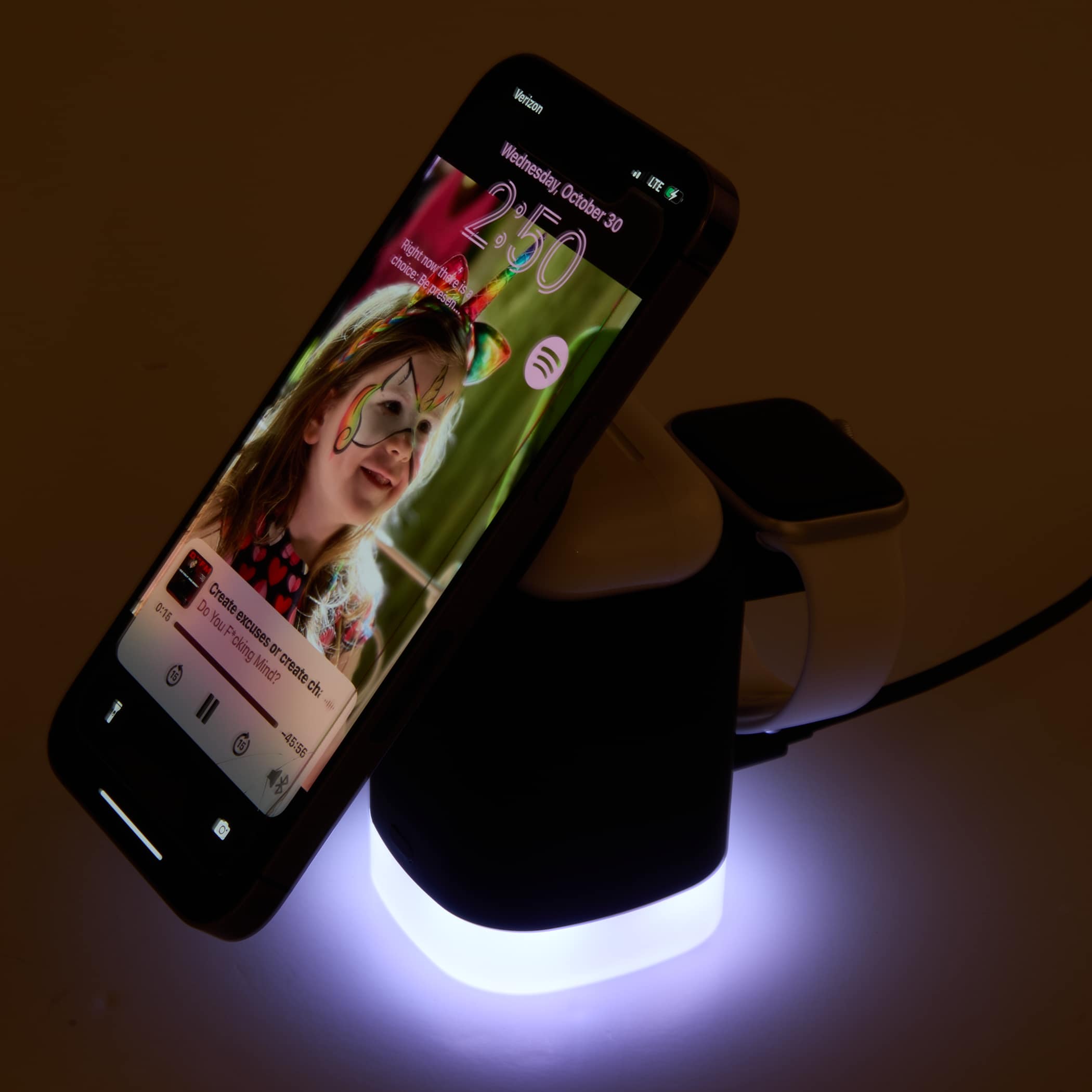 Picture of Glow 3-in-1 MagClick™ 15W Wireless Charging Stand