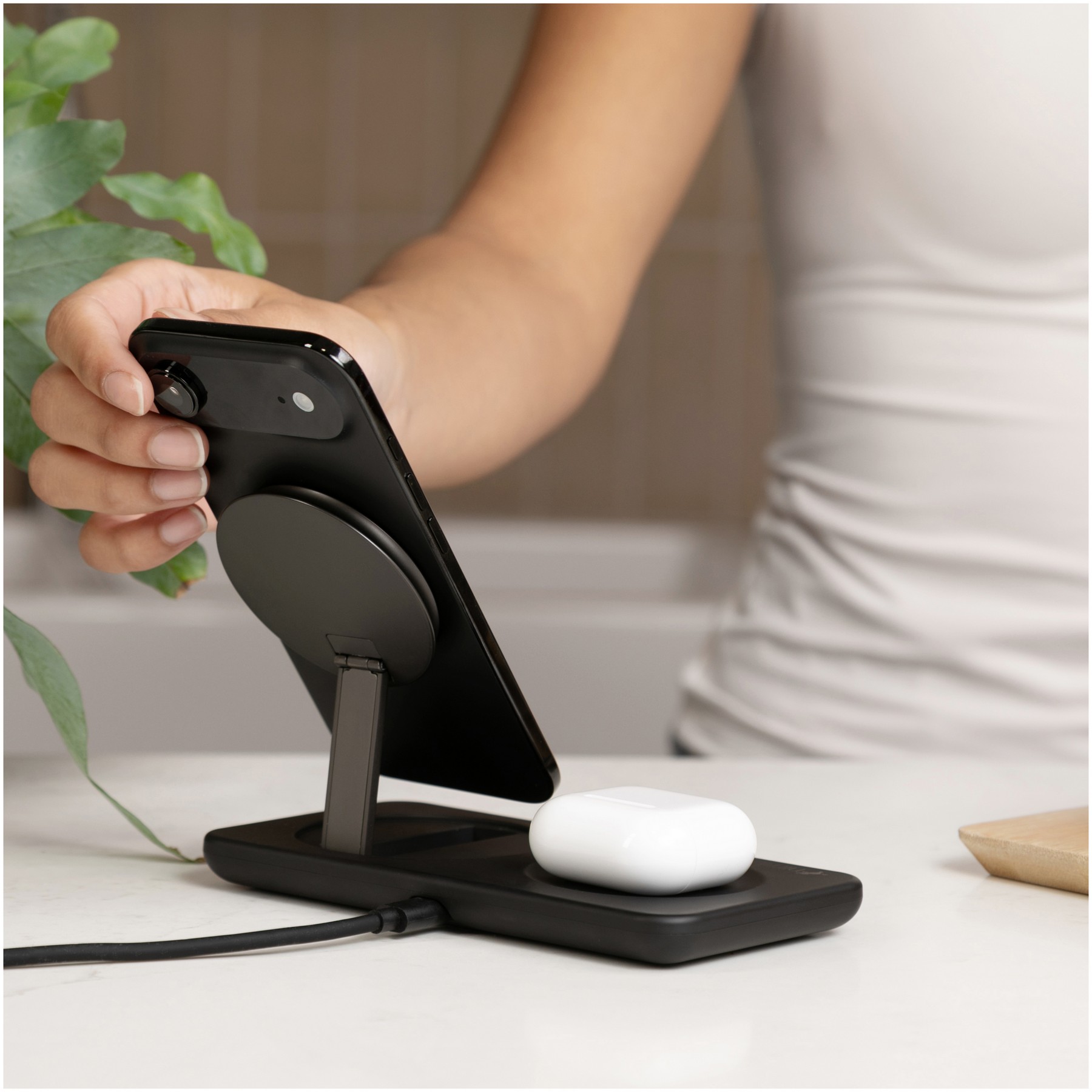 Picture of Nimble Podium 2-in-1 Wireless Charging Stand
