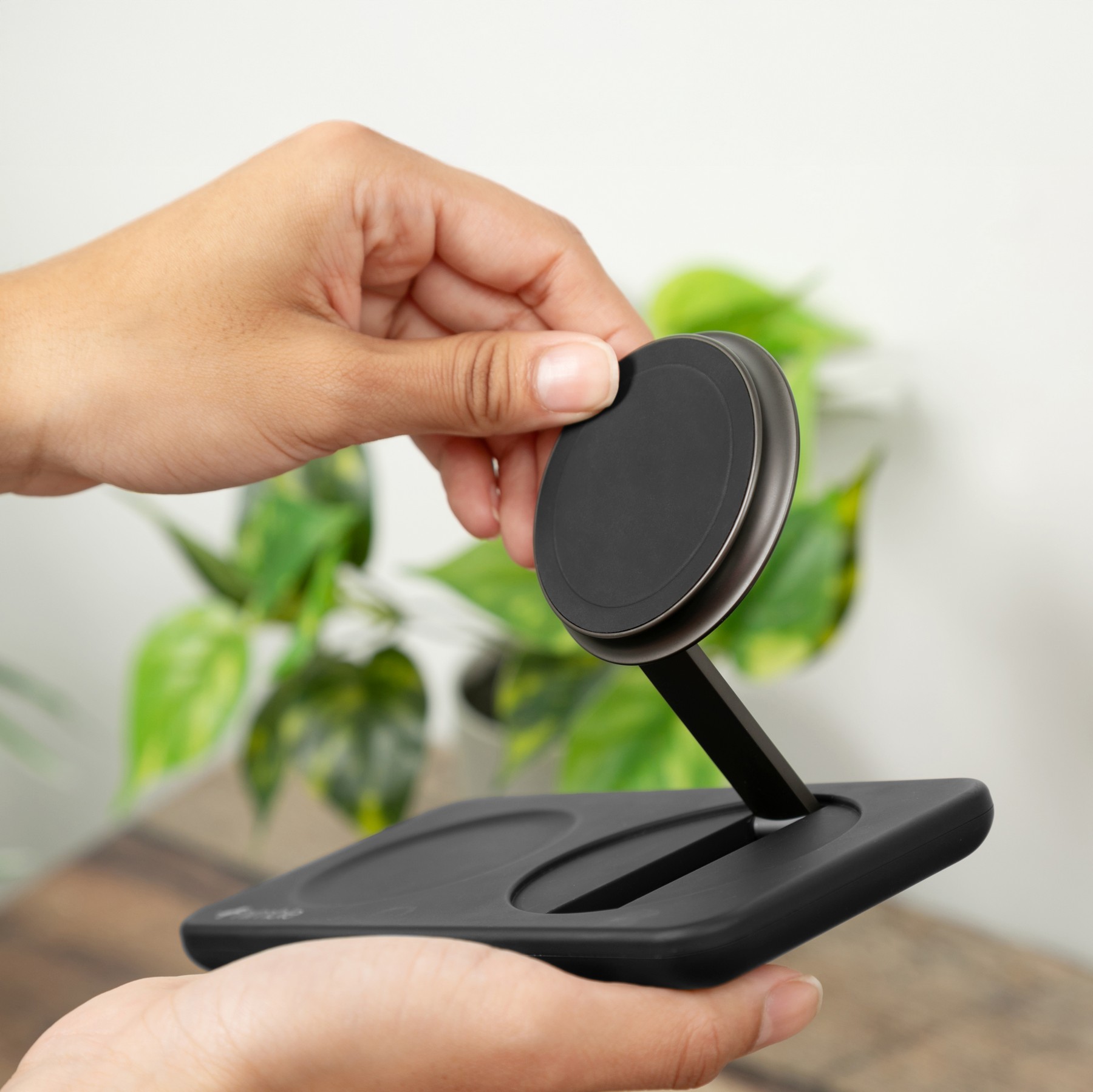 Picture of Nimble Podium 2-in-1 Wireless Charging Stand