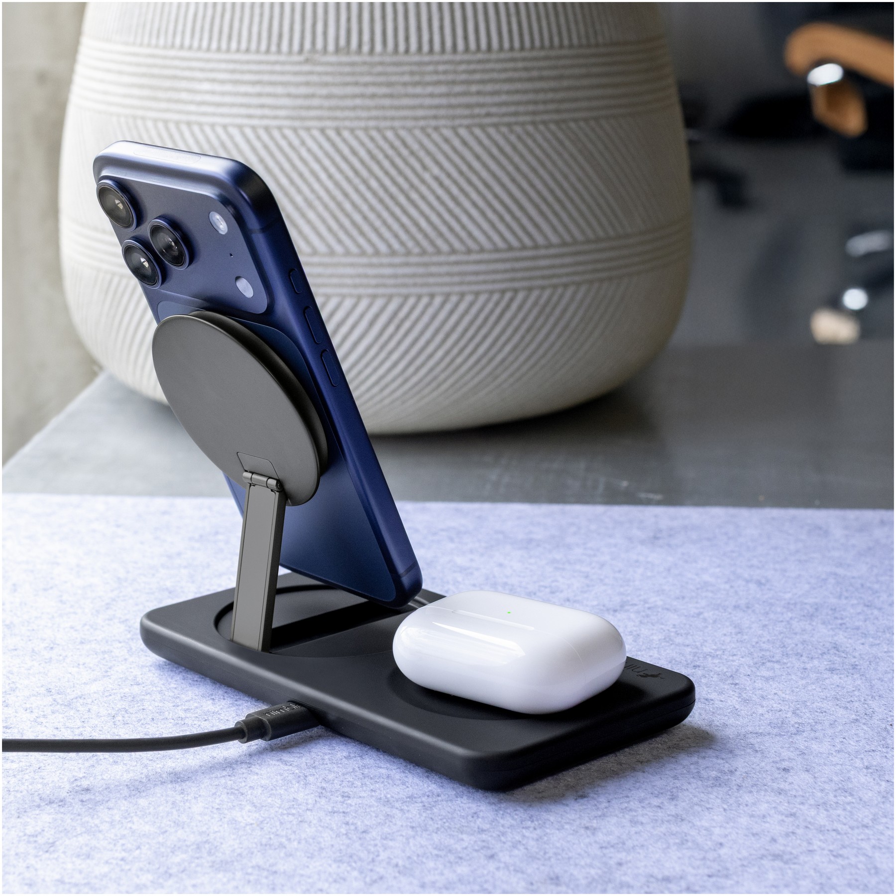 Picture of Nimble Podium 2-in-1 Wireless Charging Stand