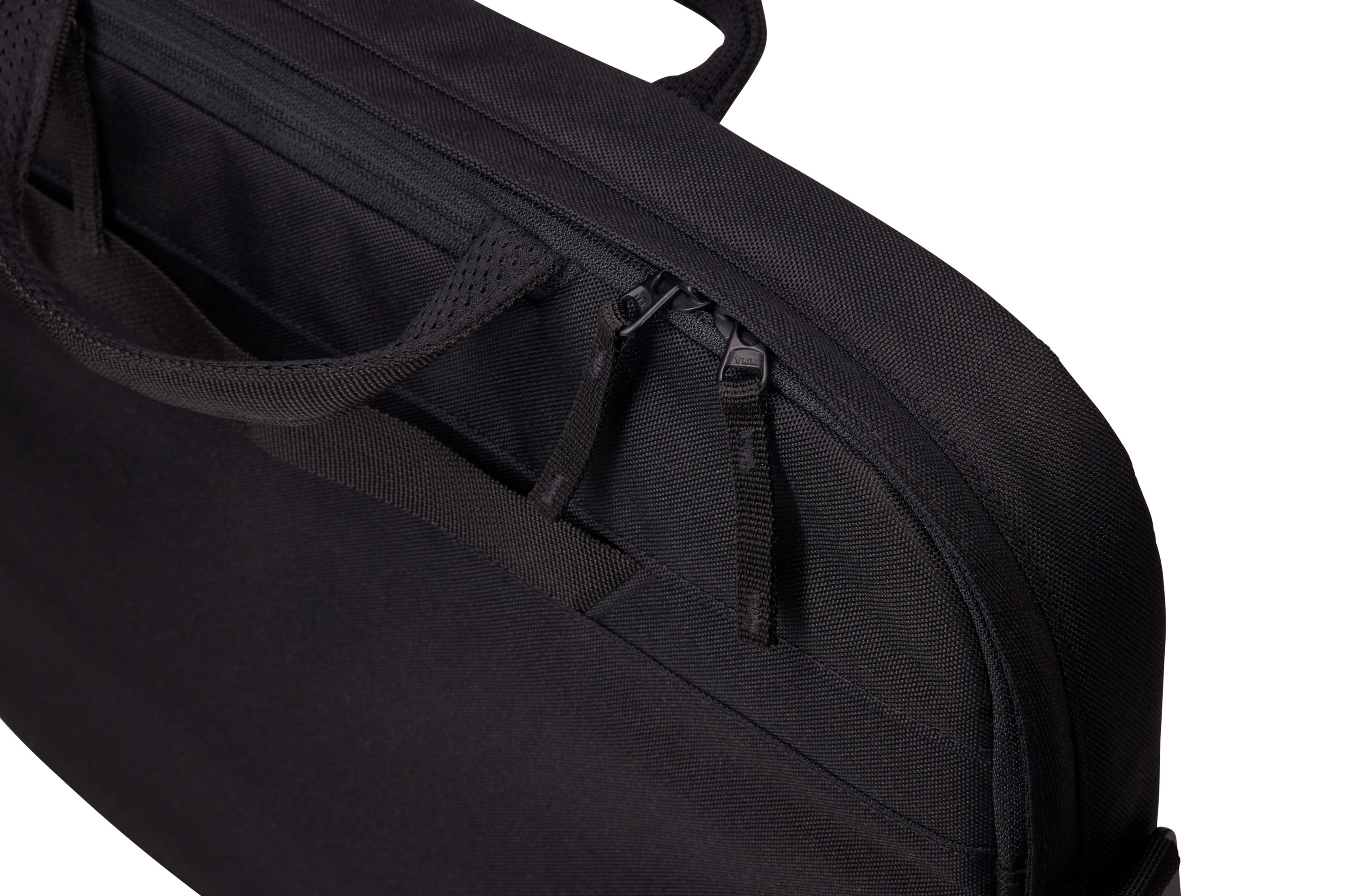Picture of Case Logic Invigo Recycled 16'' Messenger Bag