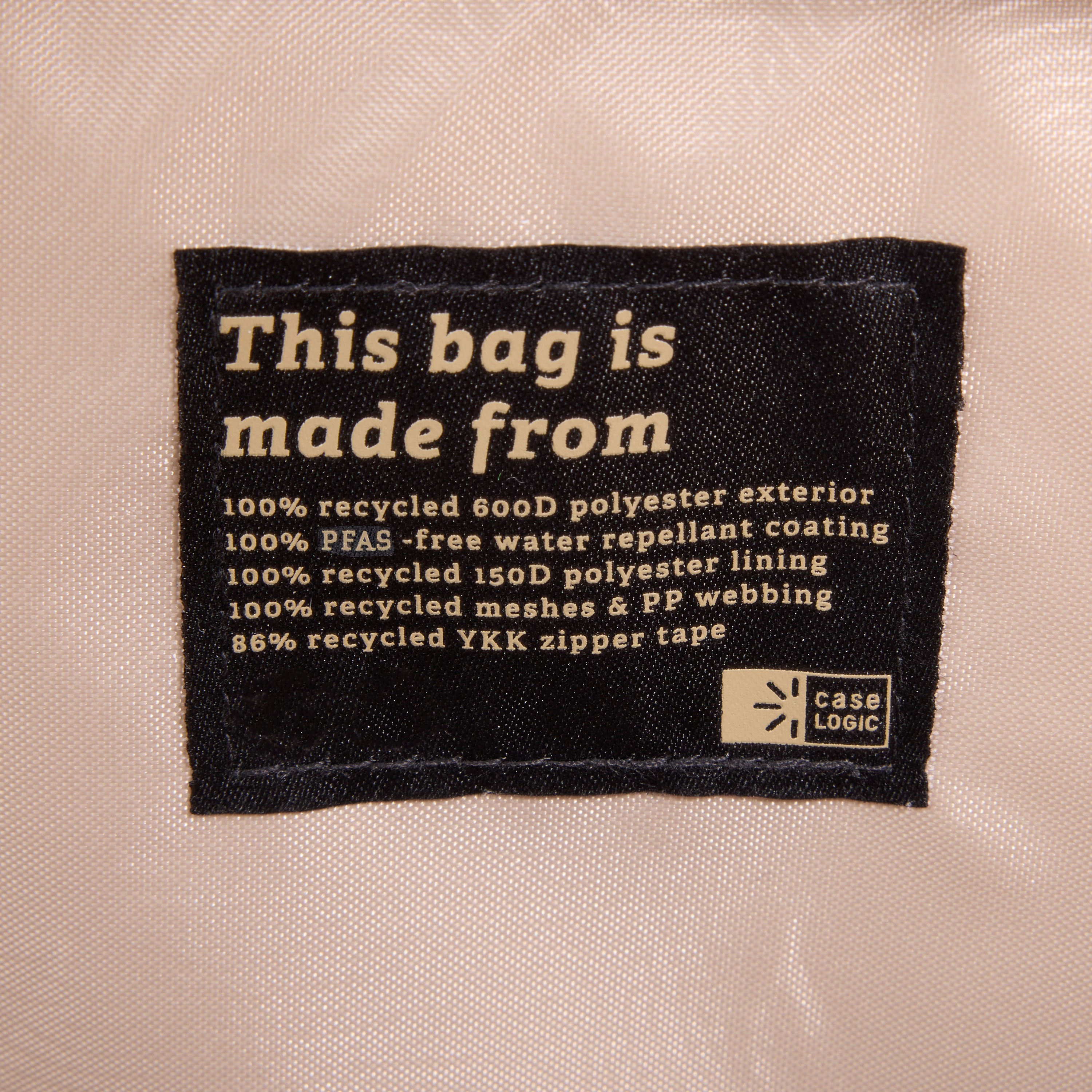Picture of Case Logic Invigo Recycled 16'' Messenger Bag