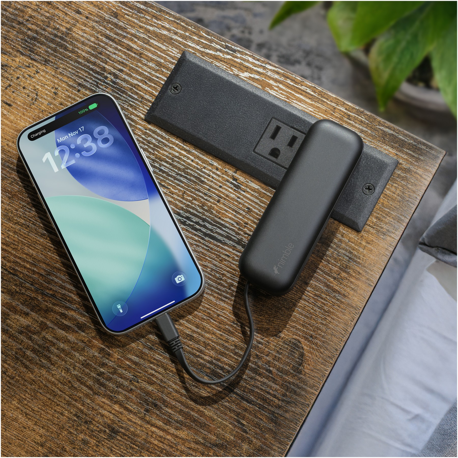 Picture of Wally Pro 20 5000 mAh Powerbank and Wall Charger