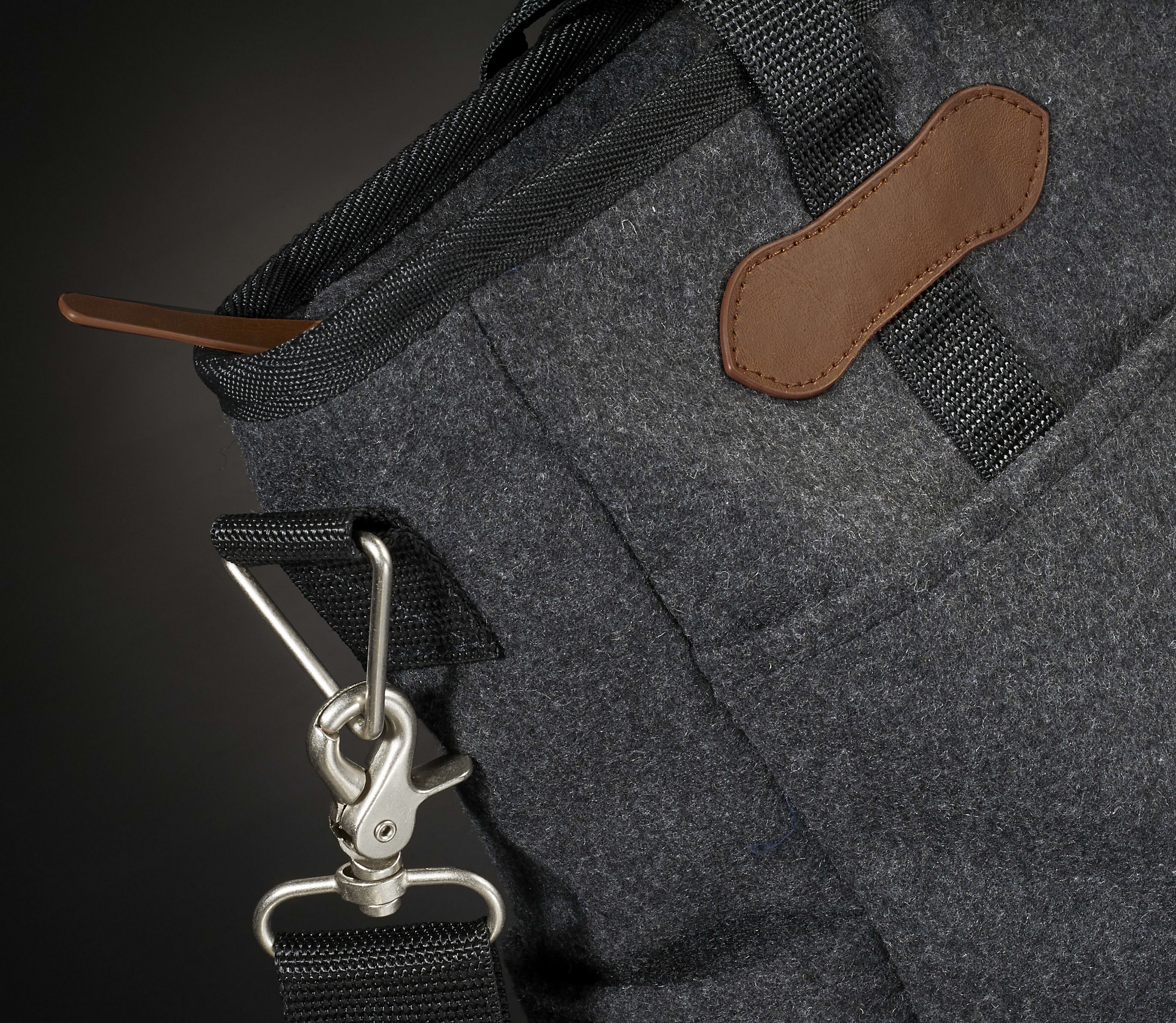 Picture of Field & Co.® Campster Wool 15'' Computer Tote