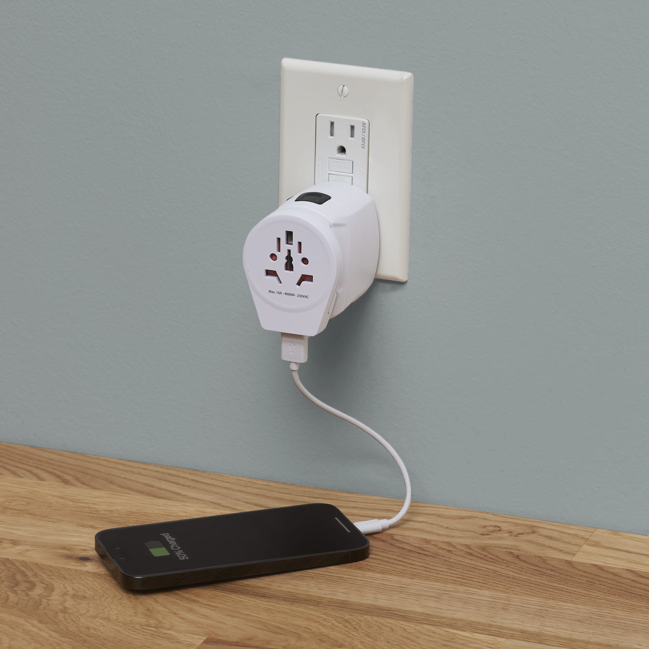 Picture of SKROSS World Travel Adapter PRO World & USB