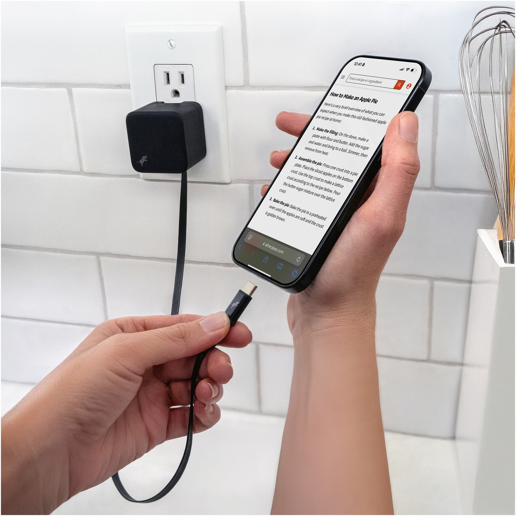 Picture of Wally Stretch 35 Wall Charger with cable