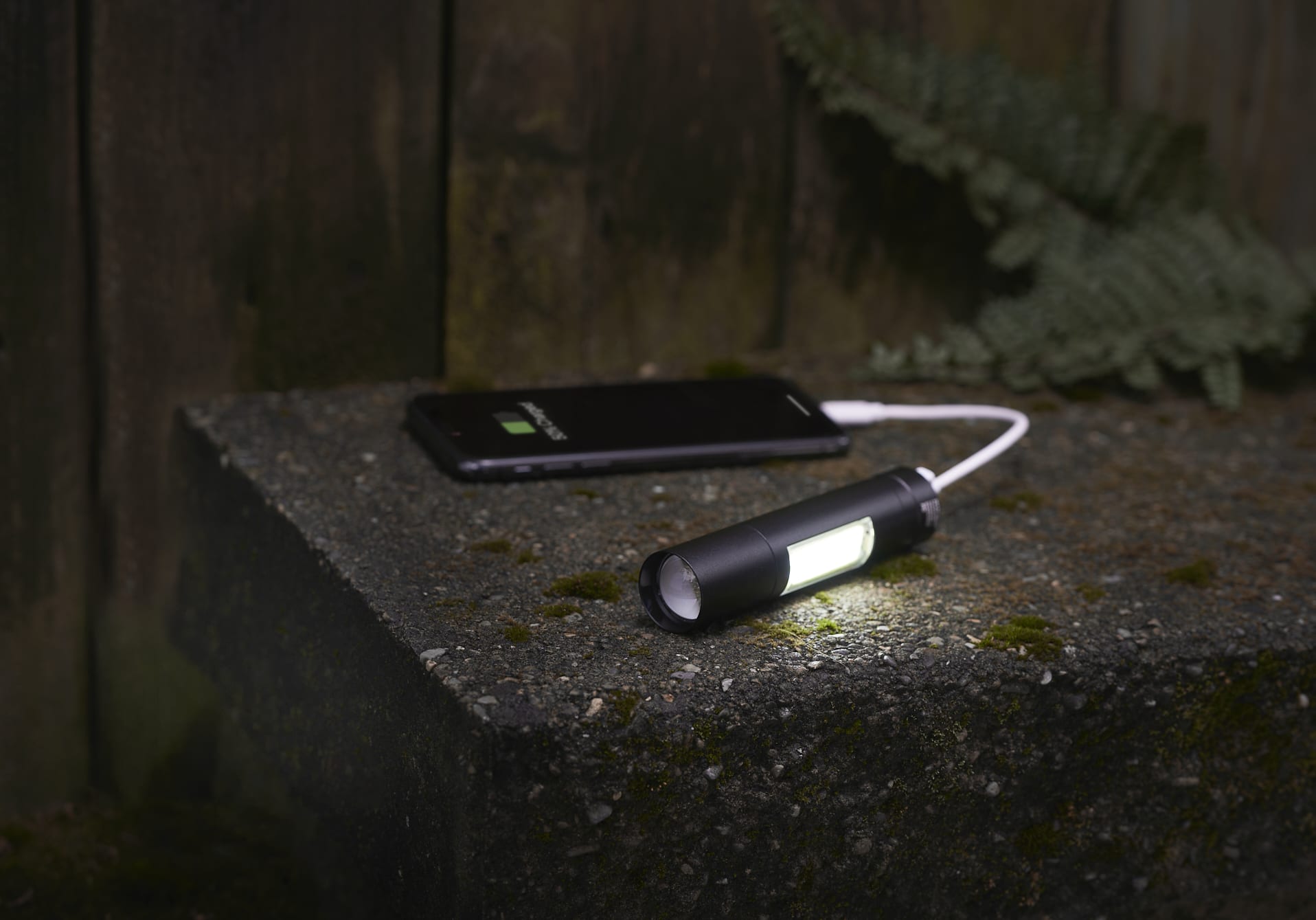 Picture of Rechargeable 2200mah Flashlight