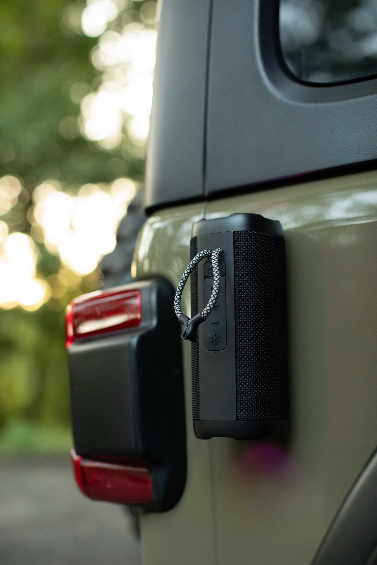 Picture of MagKnit Outdoor Bluetooth Speaker with Party Light