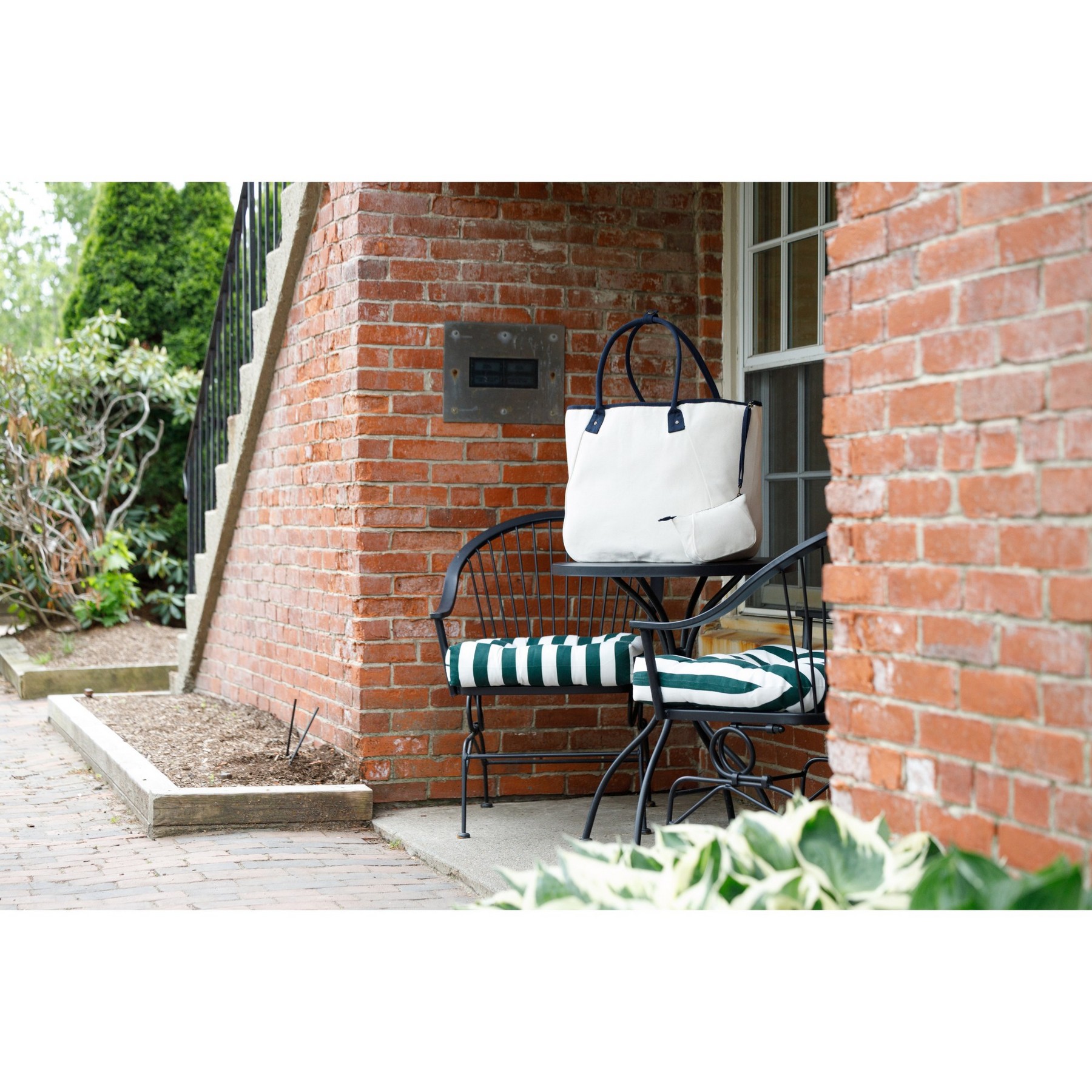 Picture of Market Street Tapered Carryall Tote - Navy
