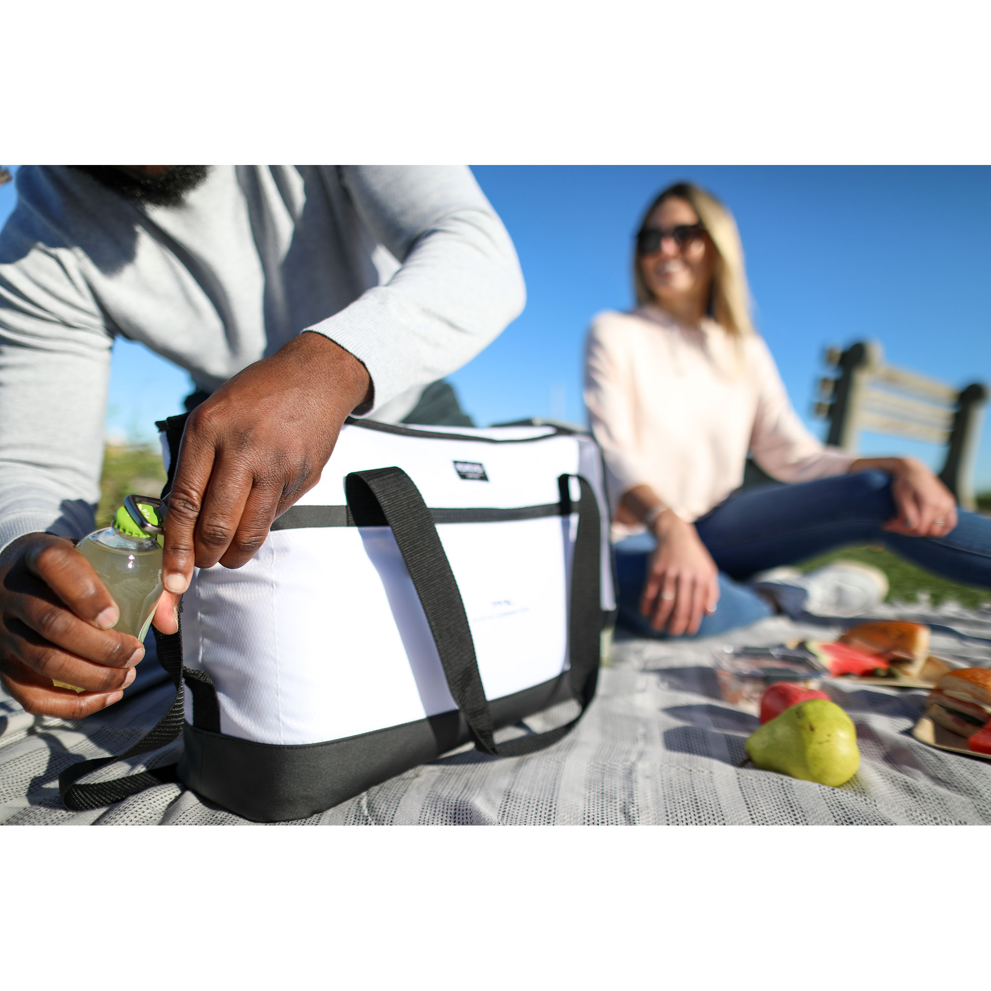 Picture of Igloo Maddox XL Cooler - White