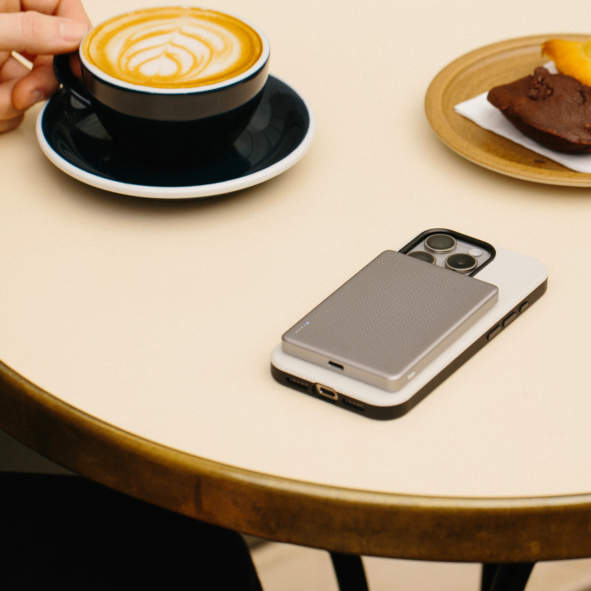 Picture of Native Union Active Power Bank 5000mAh - Sandstone