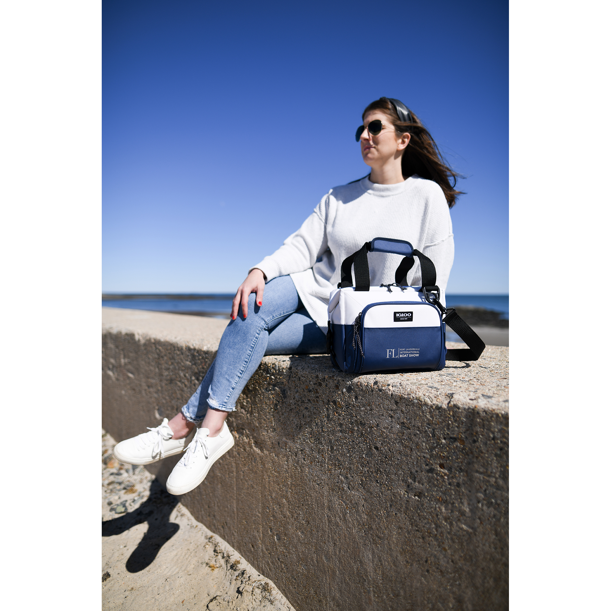 Picture of Igloo Seadrift Snap Down 12 Can Cooler - Navy-White