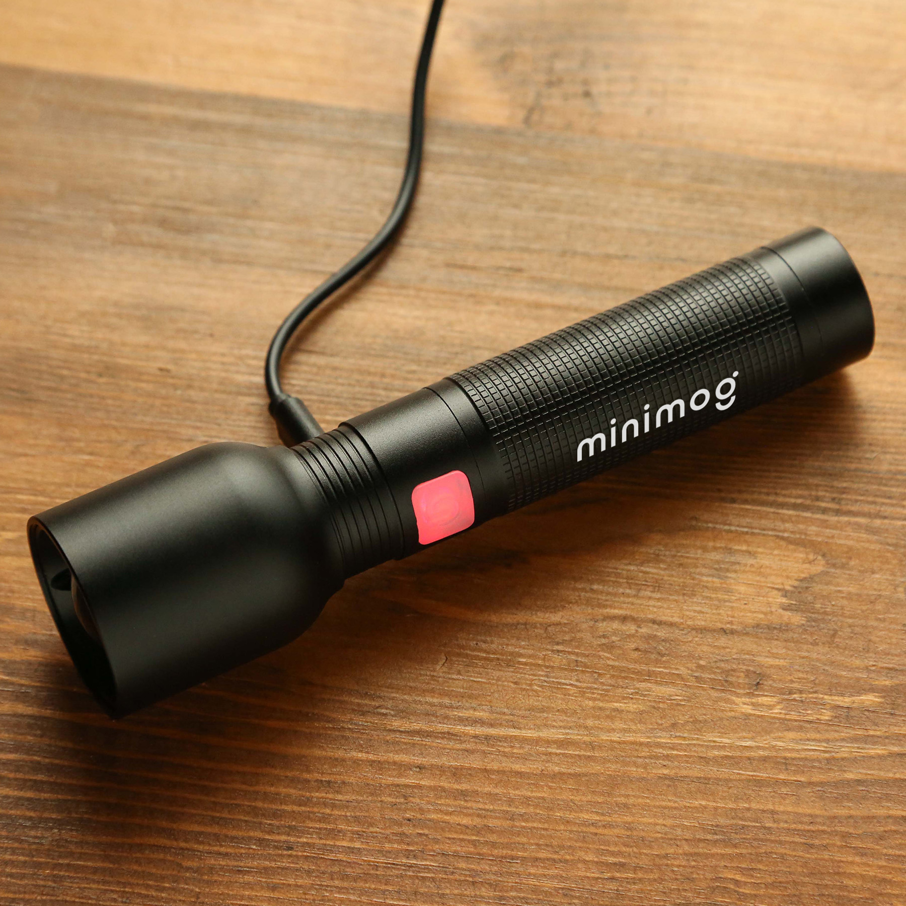 Picture of reNew Extreme Rechargeable Zoom Flashlight