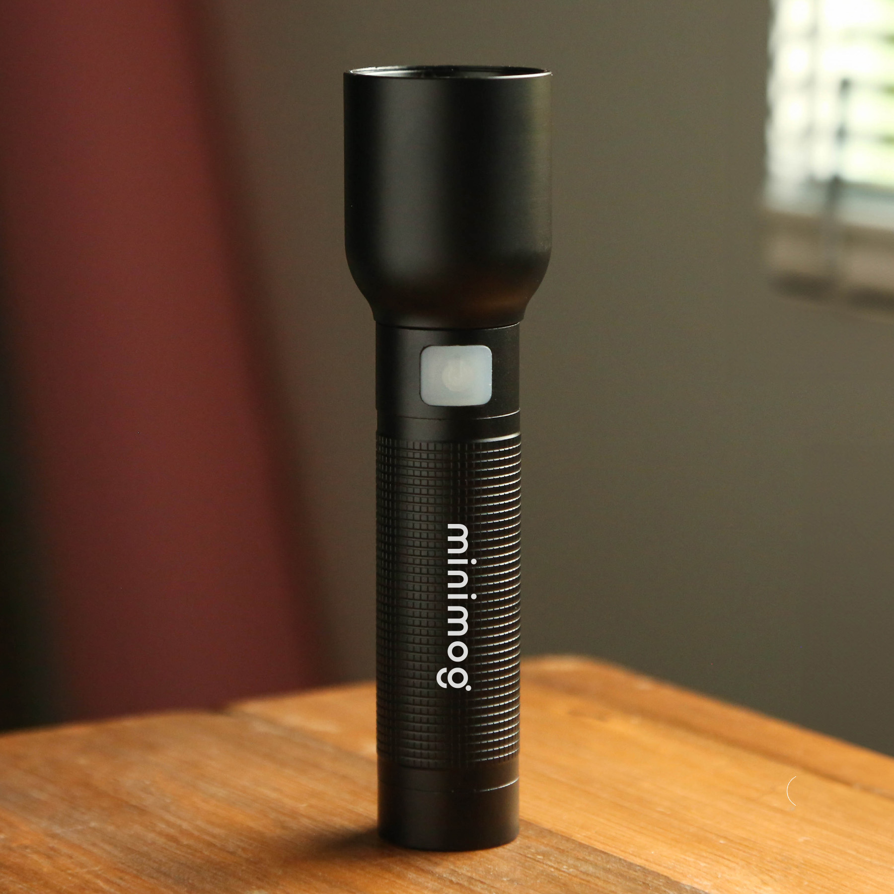 Picture of reNew Extreme Rechargeable Zoom Flashlight