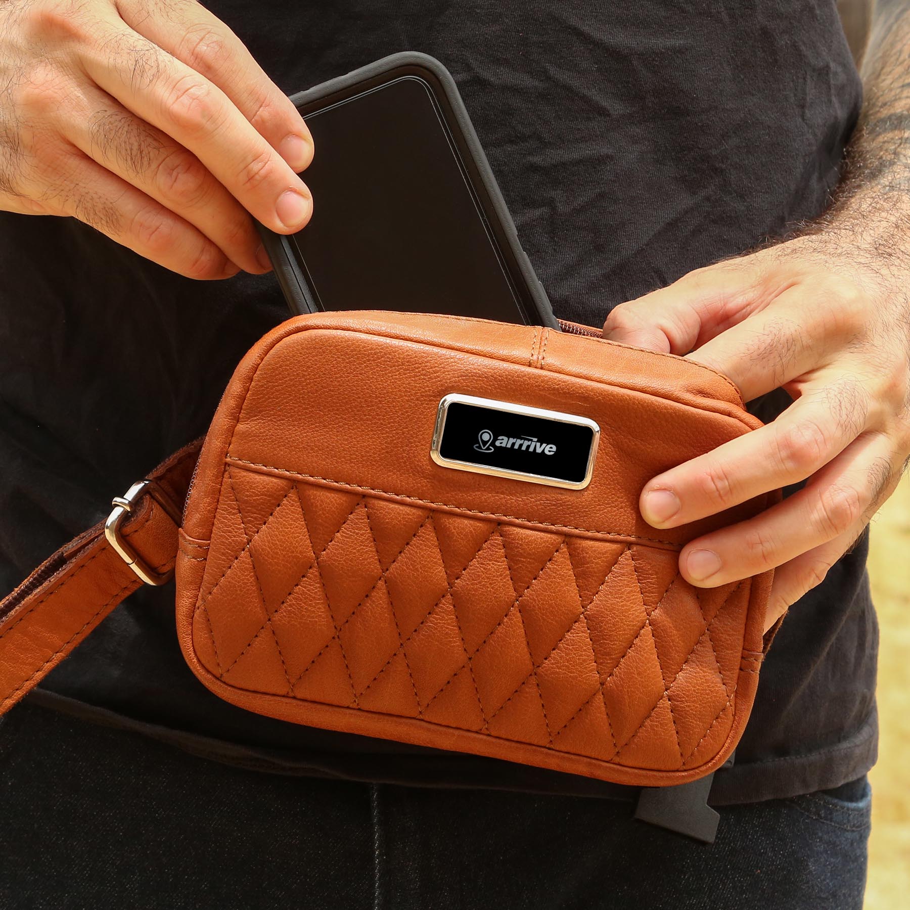 Picture of Brea Canyon Leather Cross Body Bag