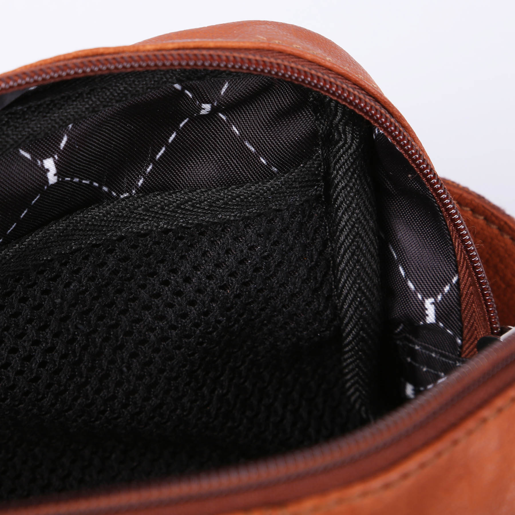 Picture of Brea Canyon Leather Cross Body Bag