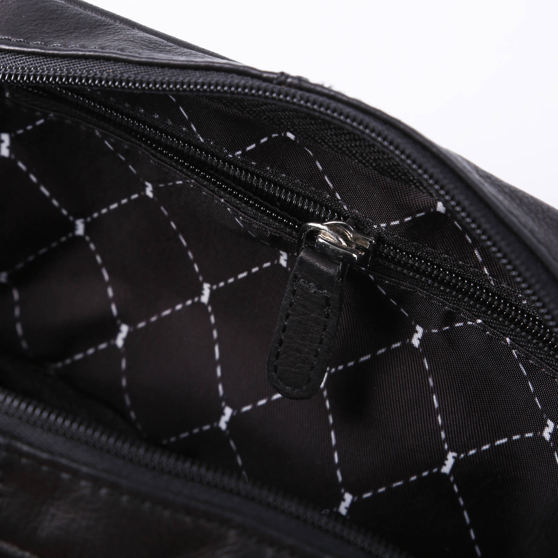 Picture of Brea Canyon Leather Cross Body Bag
