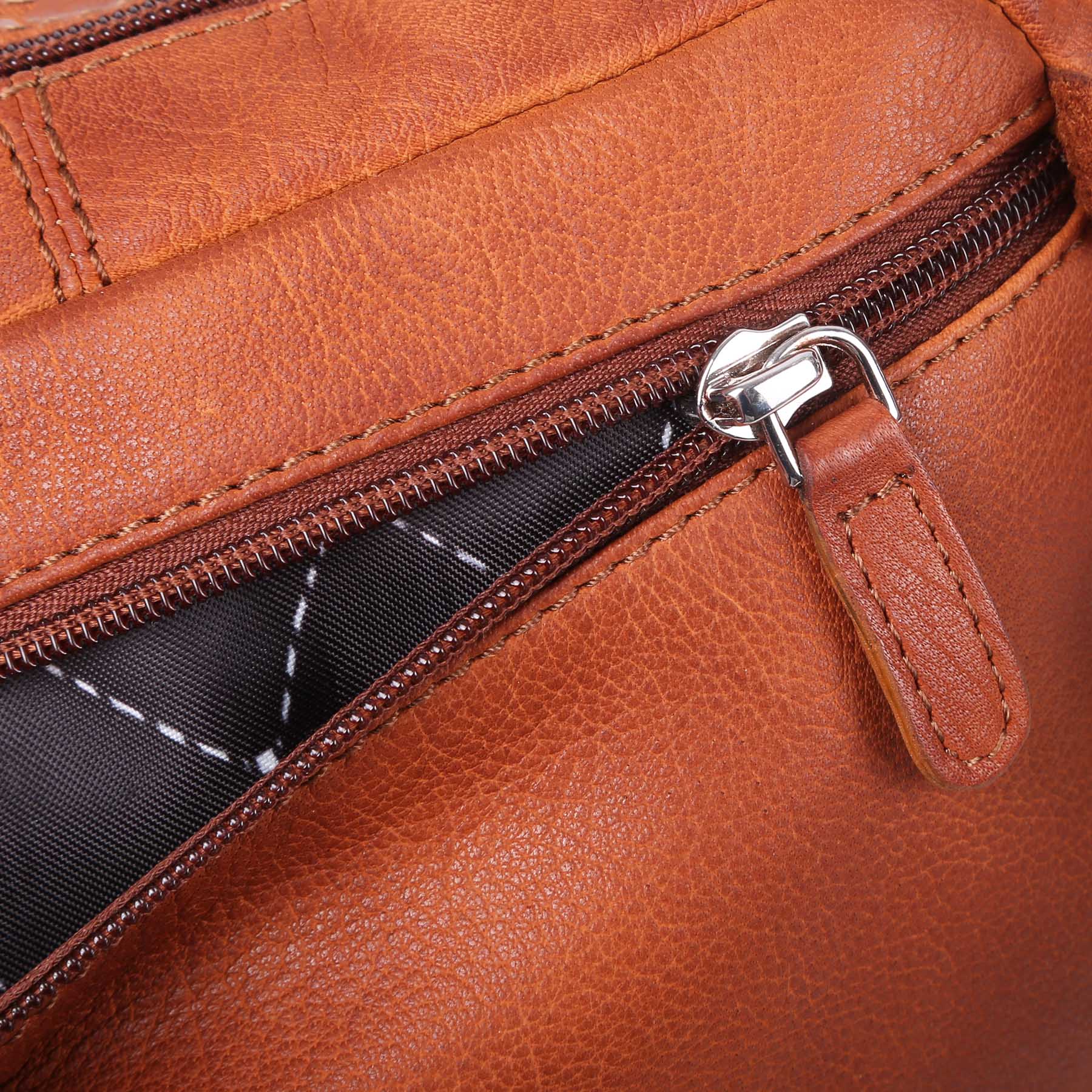 Picture of Brea Canyon Leather Cross Body Bag