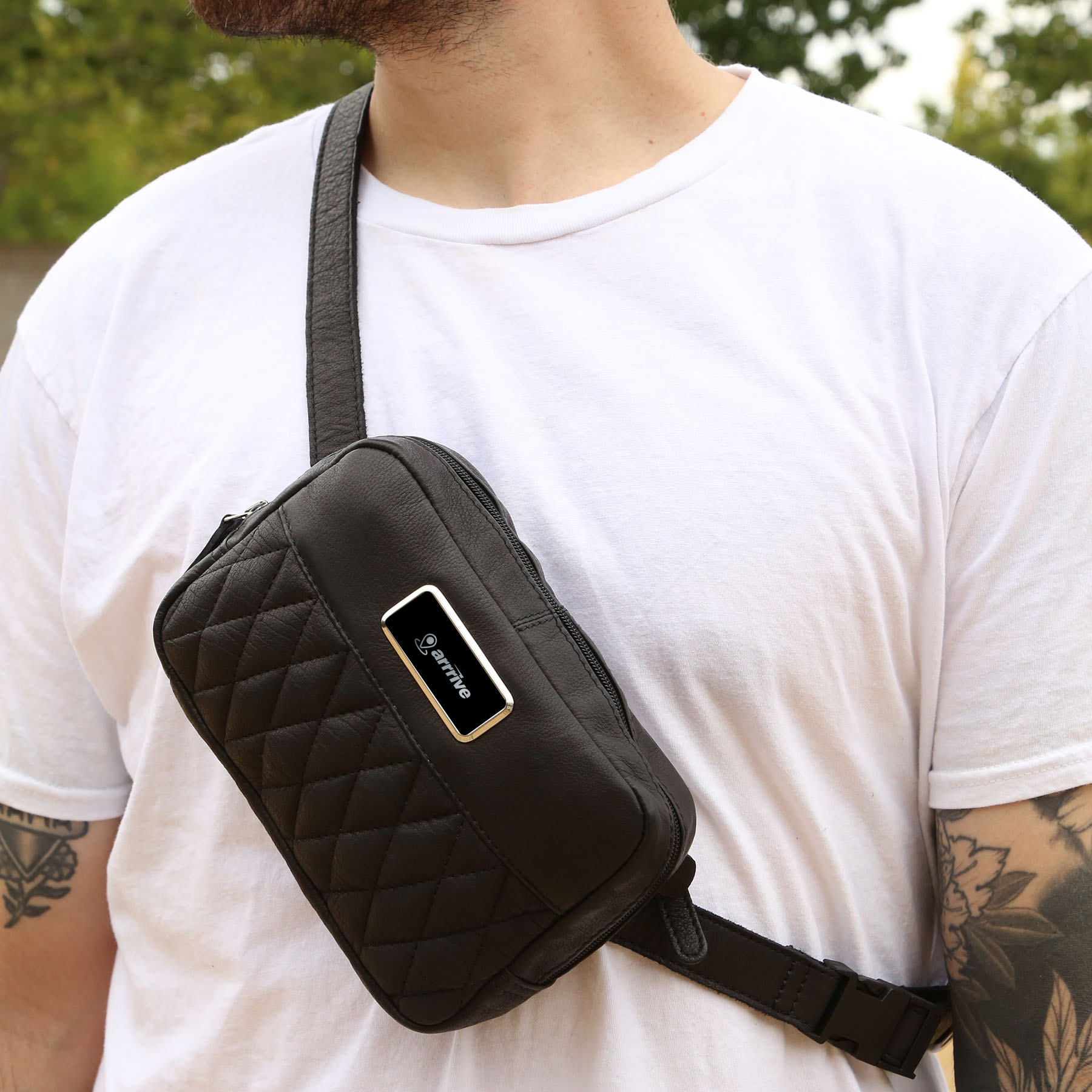 Picture of Brea Canyon Leather Cross Body Bag