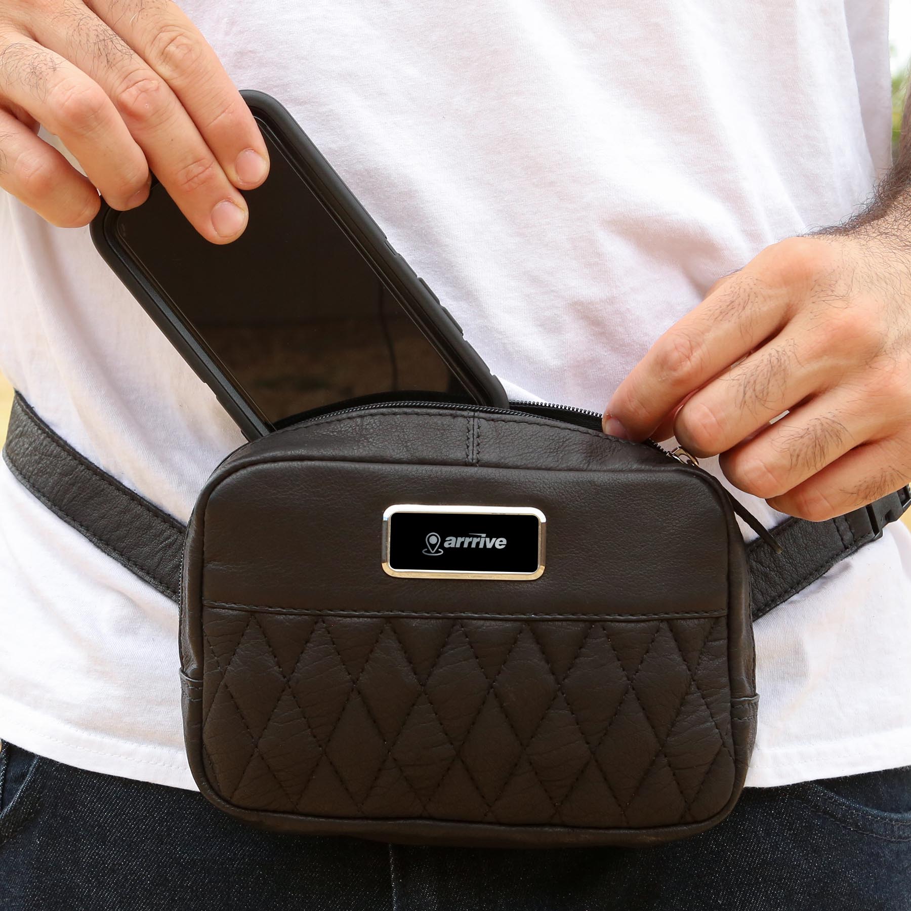 Picture of Brea Canyon Leather Cross Body Bag