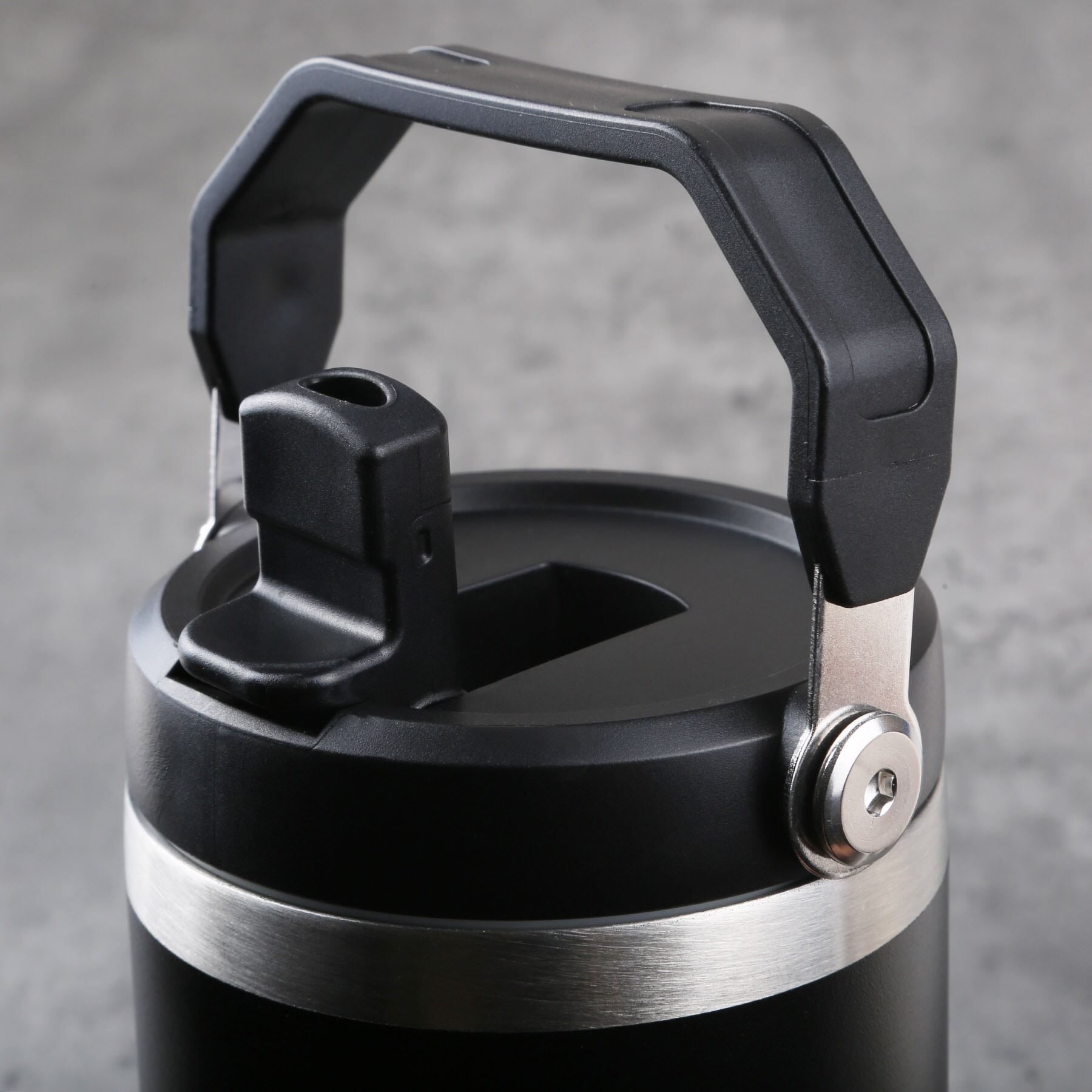 Picture of Voyager 30 oz. Flip Straw Tumbler
