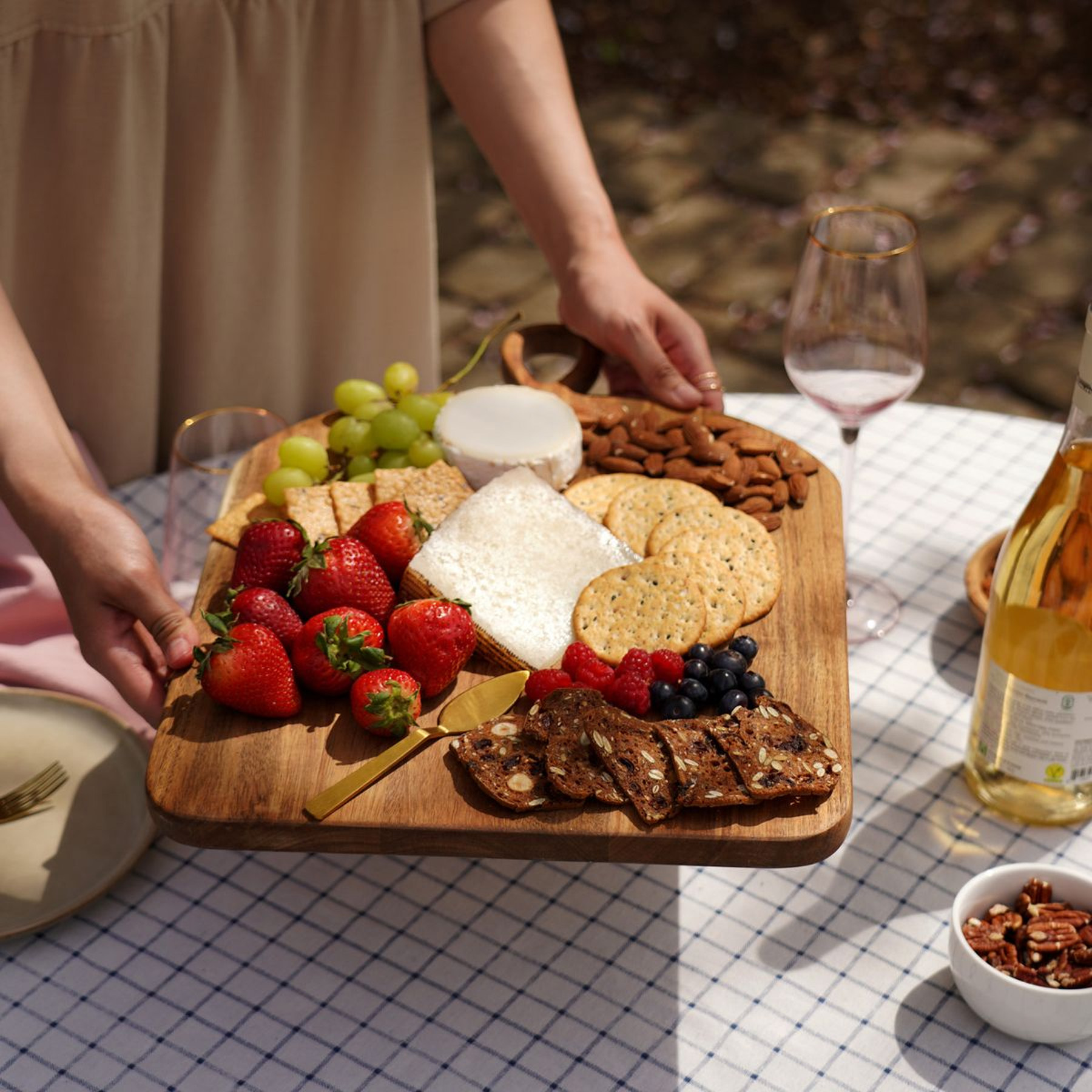 Picture of Large Acacia Loop Serve Board