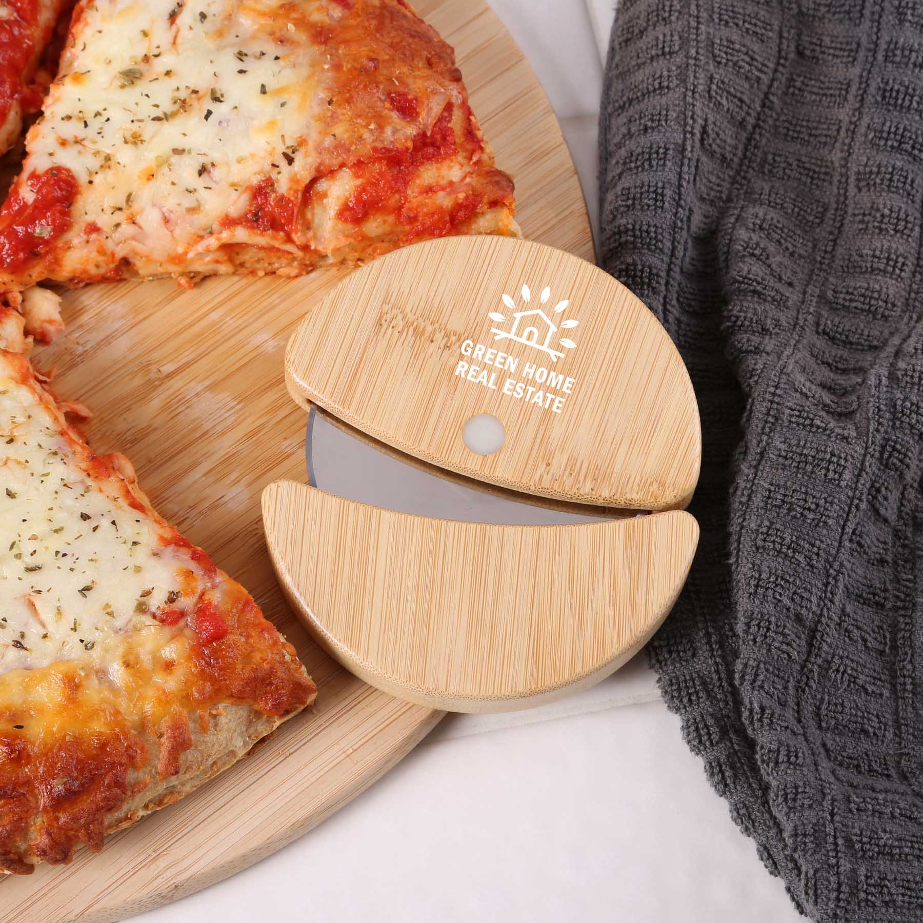 Picture of Chun Bamboo Pizza Cutter