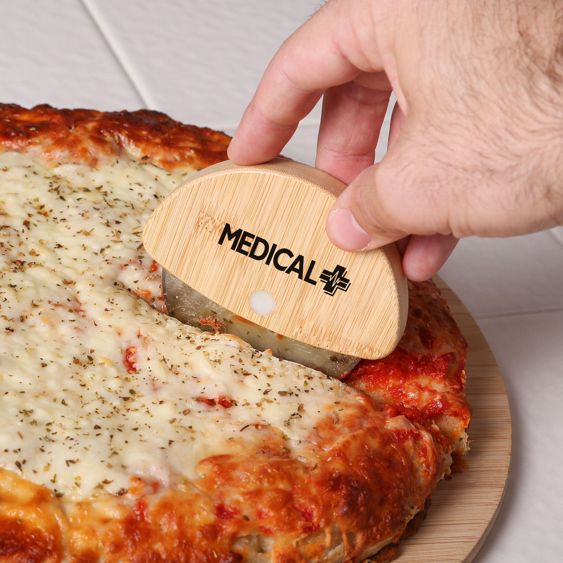 Picture of Chun Bamboo Pizza Cutter