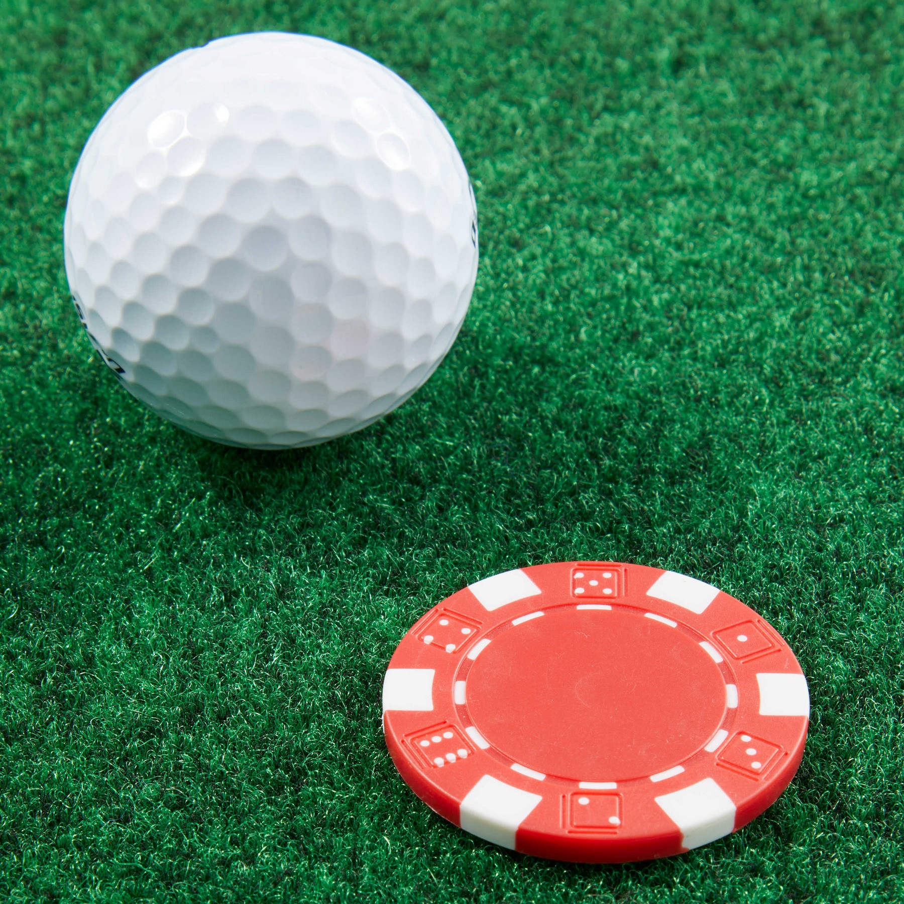 Picture of Recycled Poker Chip Ball Marker