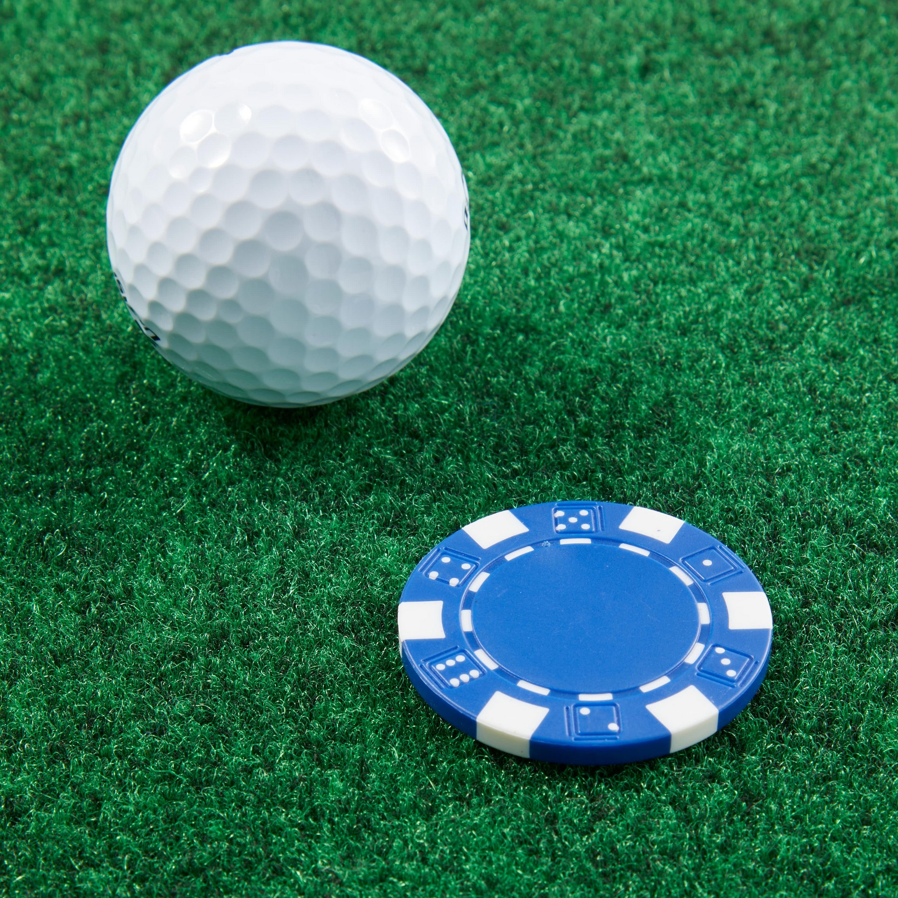 Picture of Recycled Poker Chip Ball Marker