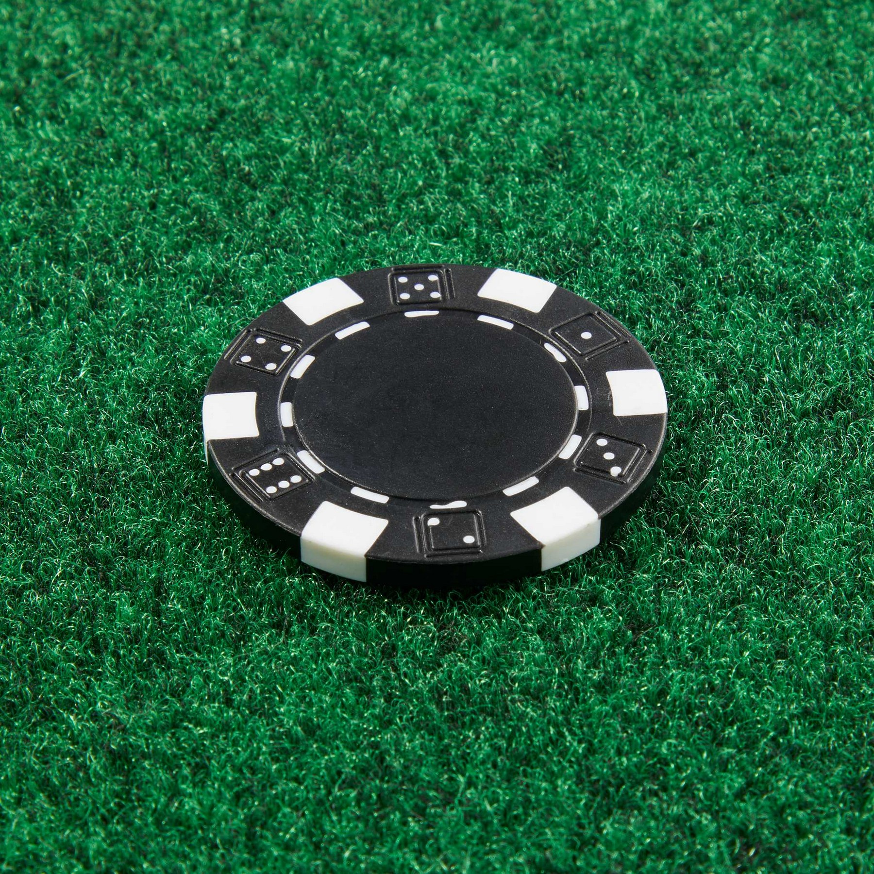 Picture of Recycled Poker Chip Ball Marker