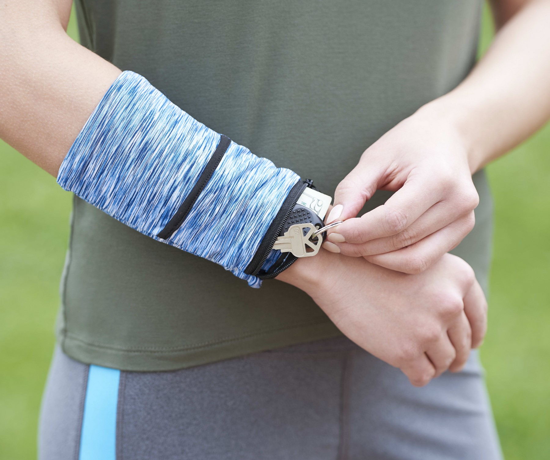 Picture of Cooling Heathered Wrist Band with Pocket