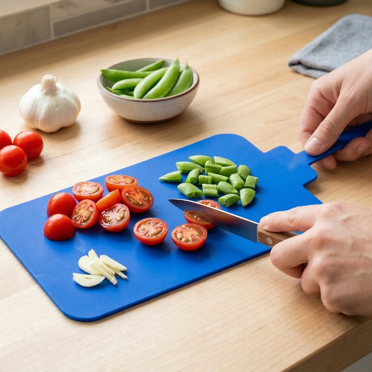 Picture of Silicone Roll-up Cutting Board