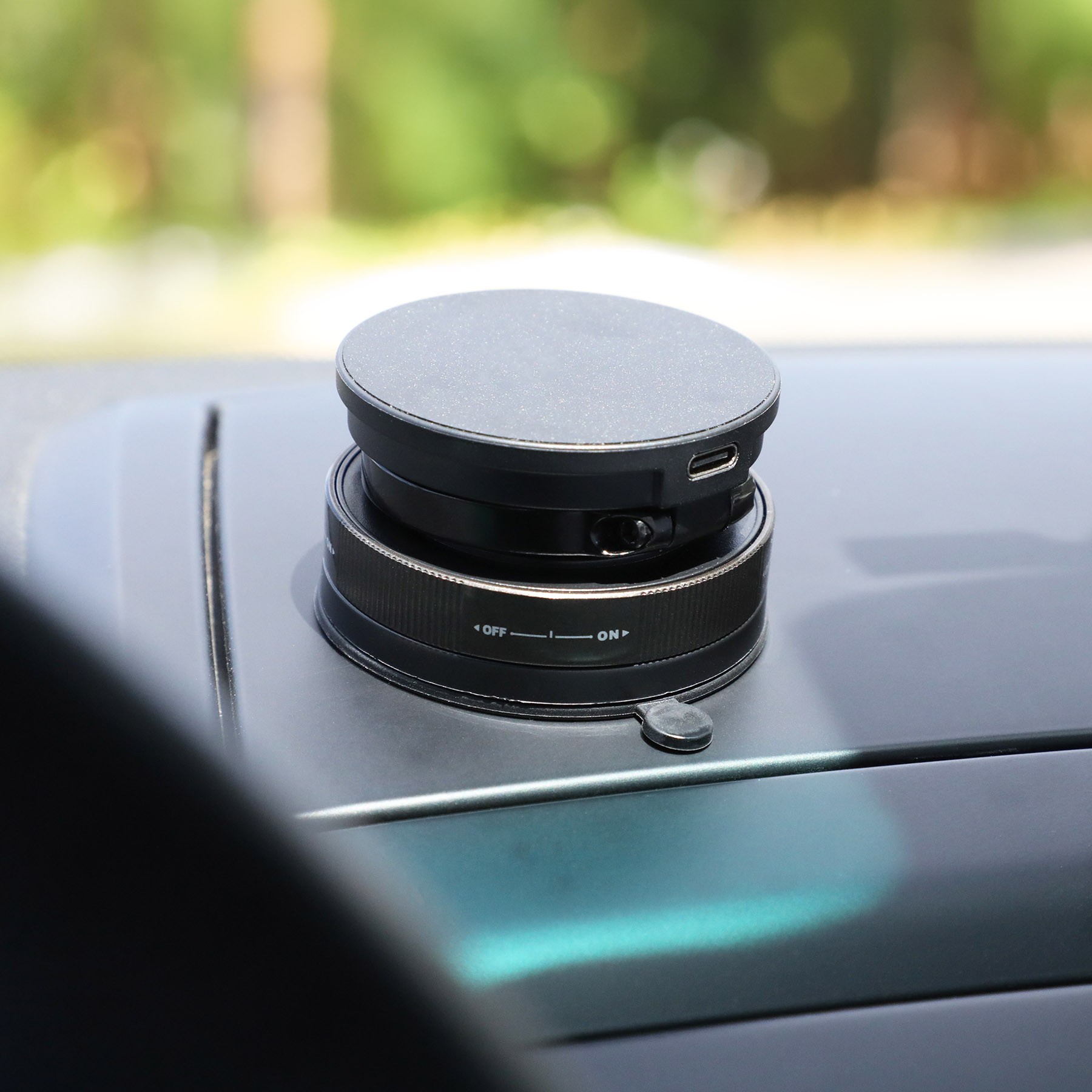 Picture of Lunogrip Charge Phone Stand & Wireless Charger
