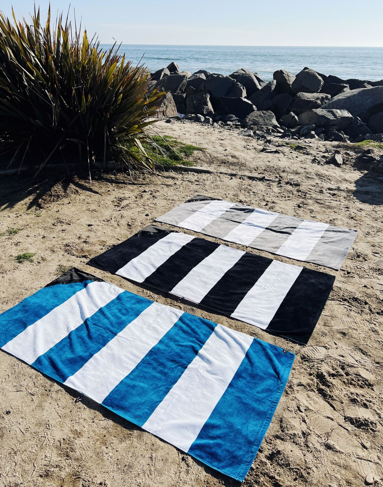 Picture of Slowtide Pocket Beach Towel - Porto Grey