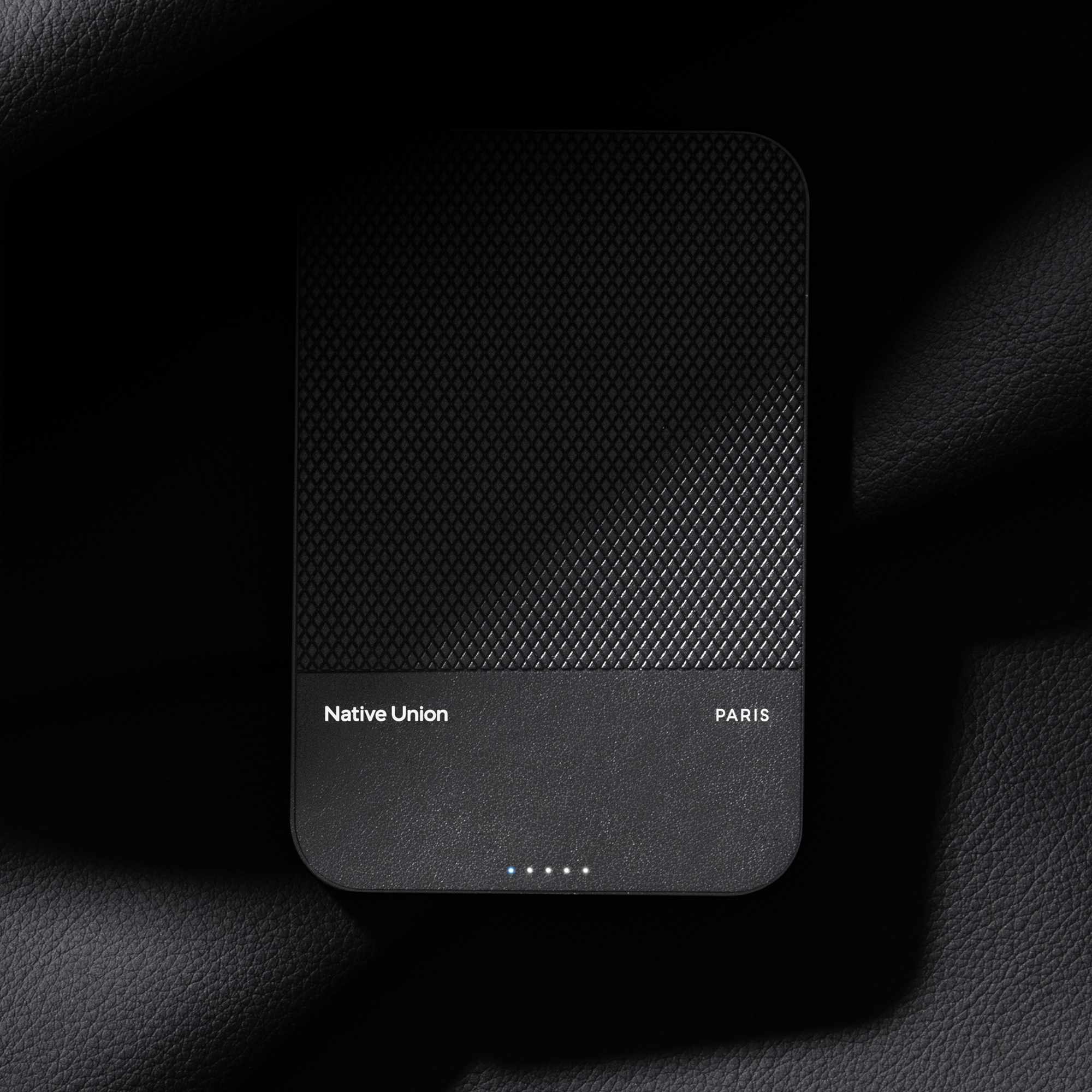 Picture of Native Union (RE)Classic Magnetic Power Bank 5000mAh - Black
