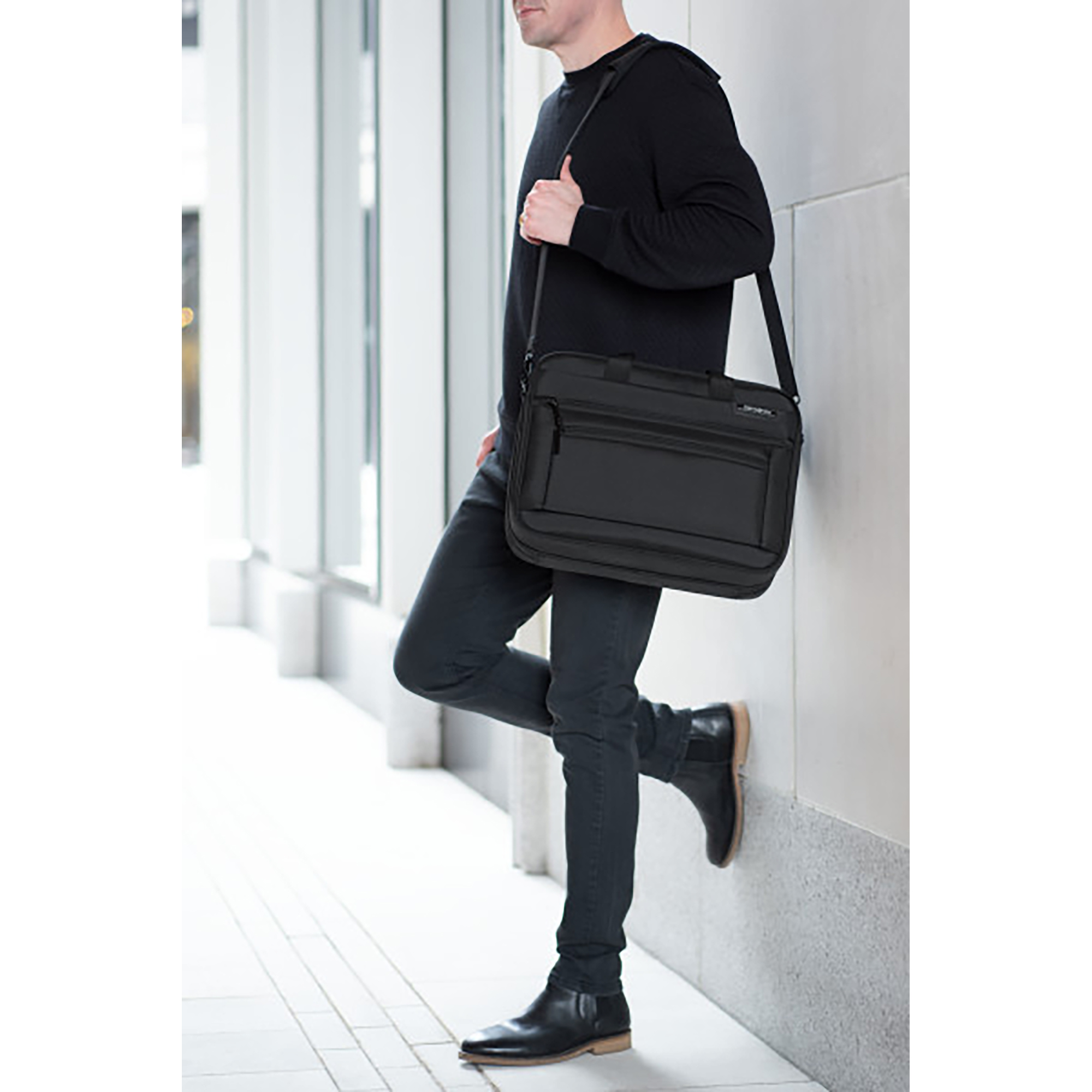 Picture of Samsonite Classic Business Perfect Fit Two Gusset Laptop Portfolio - Black