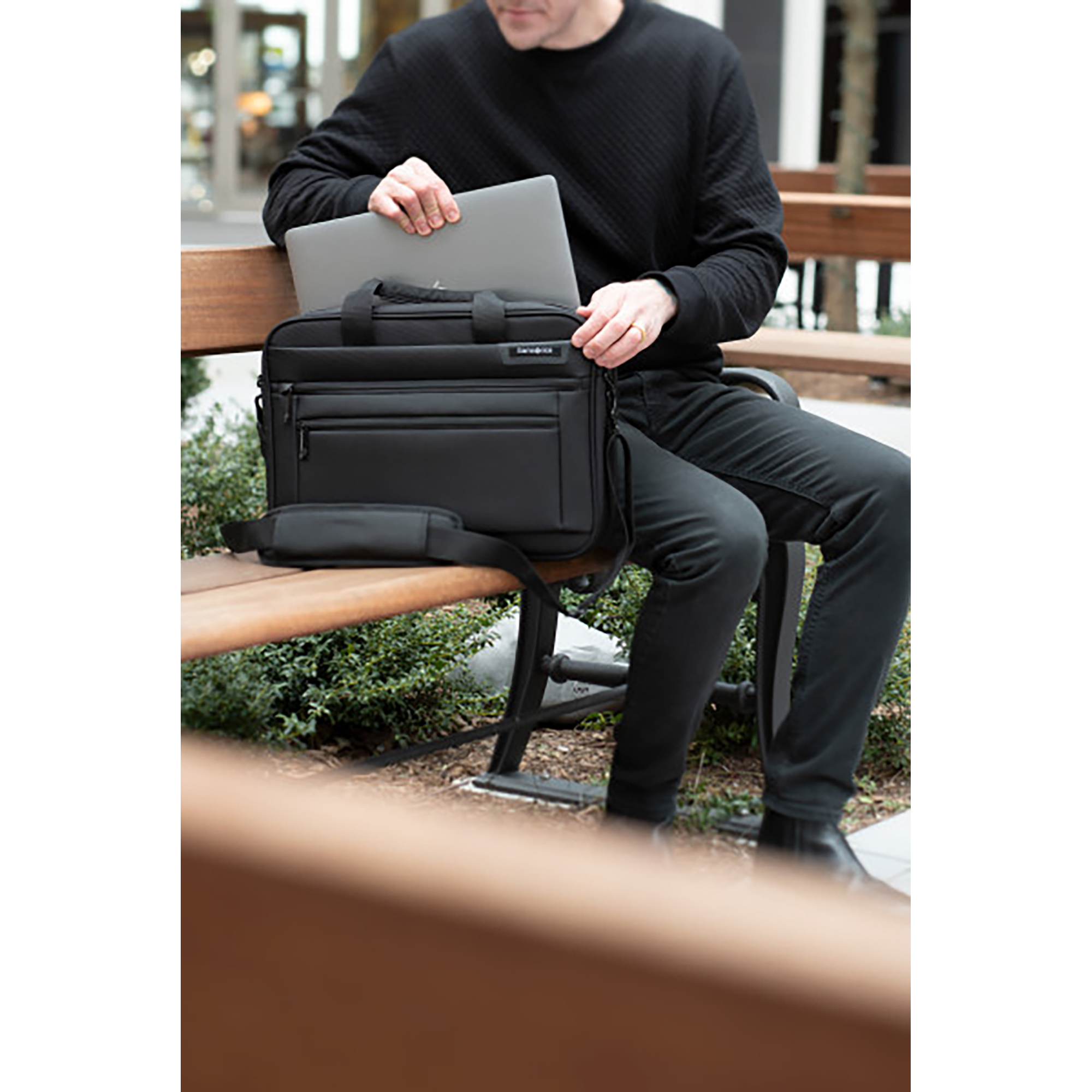 Picture of Samsonite Classic Business Perfect Fit Two Gusset Laptop Portfolio - Black