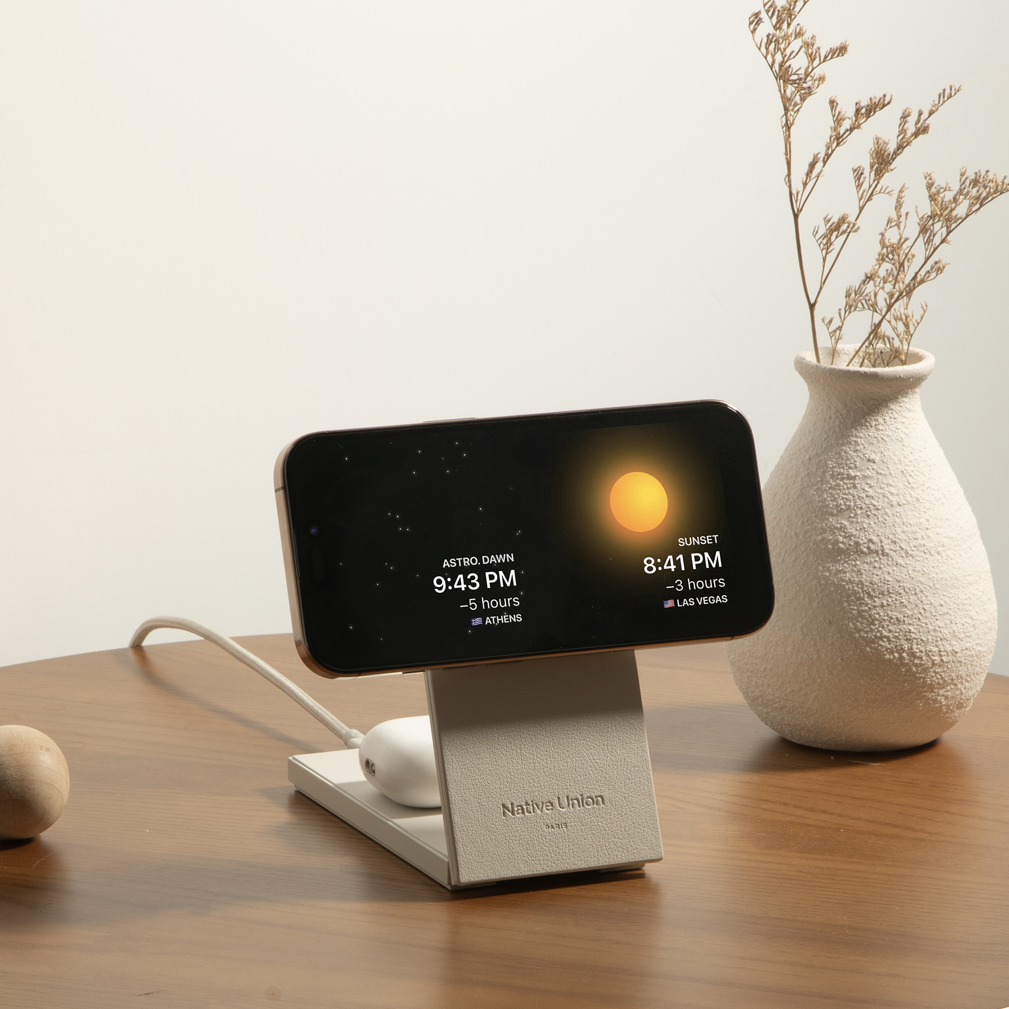 Picture of Native Union Rise 2-IN-1 Qi2 Wireless Charger - Sandstone