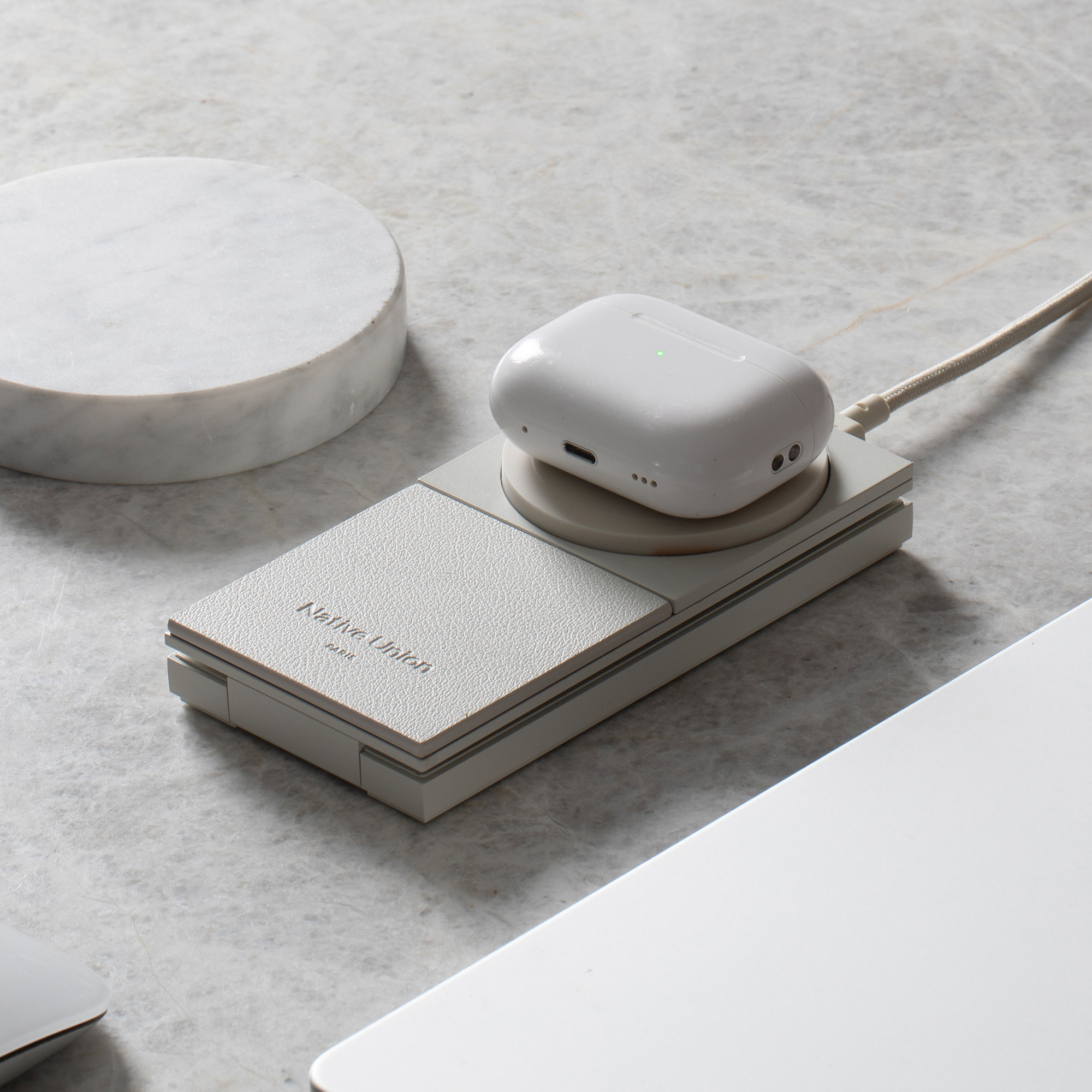 Picture of Native Union Rise 2-IN-1 Qi2 Wireless Charger - Sandstone